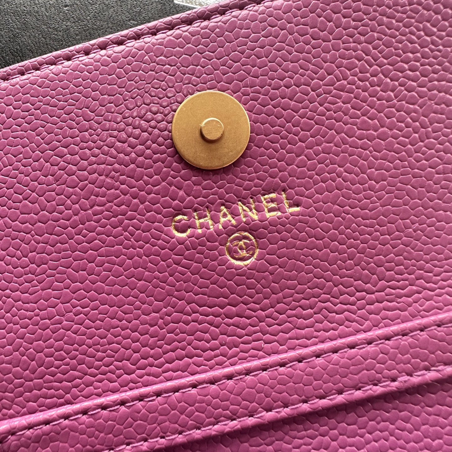 Chanel 高仿玫紅色口蓋包 菱格紋金扣鏈條設計｜歐美奢侈品精品推薦