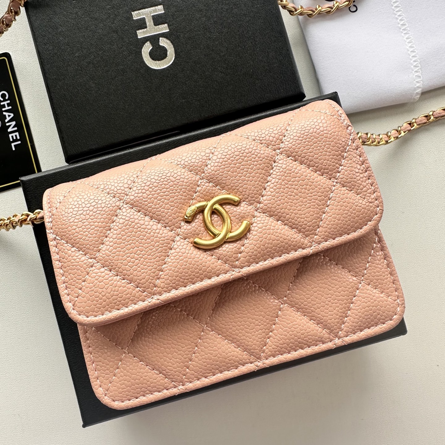 Chanel 高仿粉色口蓋包 荔枝皮菱格紋金扣小香風｜歐美奢侈品精品推薦