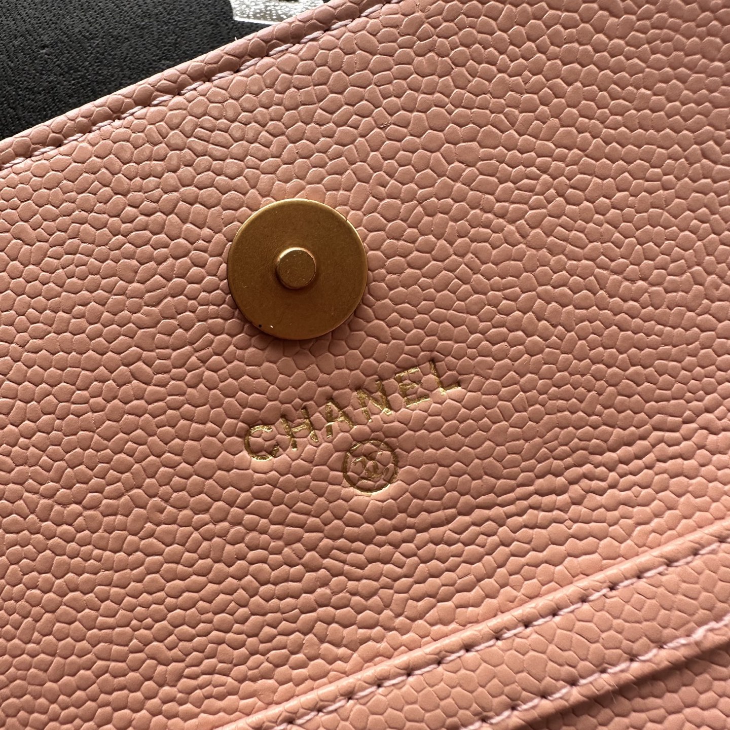 Chanel 高仿粉色口蓋包 荔枝皮菱格紋金扣小香風｜歐美奢侈品精品推薦