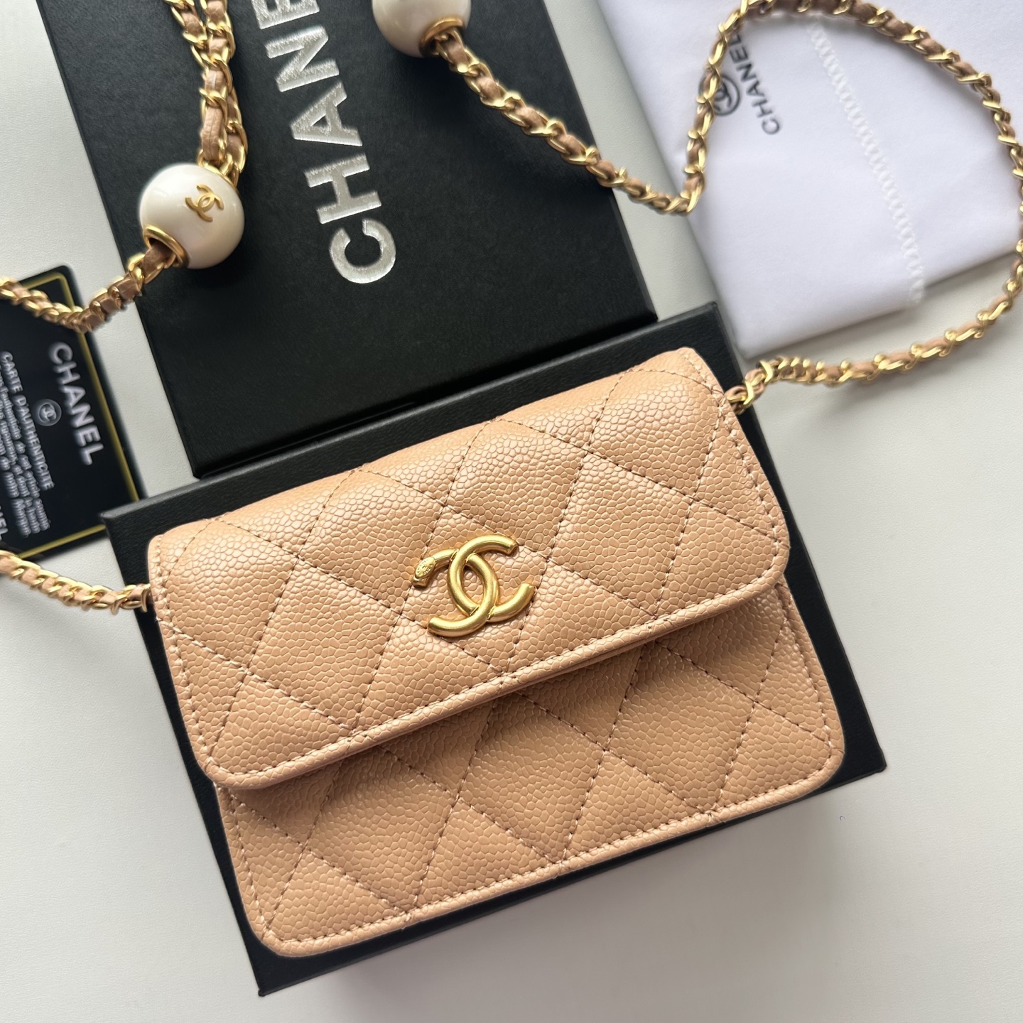 Chanel 高仿杏色口蓋包 荔枝紋皮革金扣鏈條款｜歐美奢侈品精品推薦