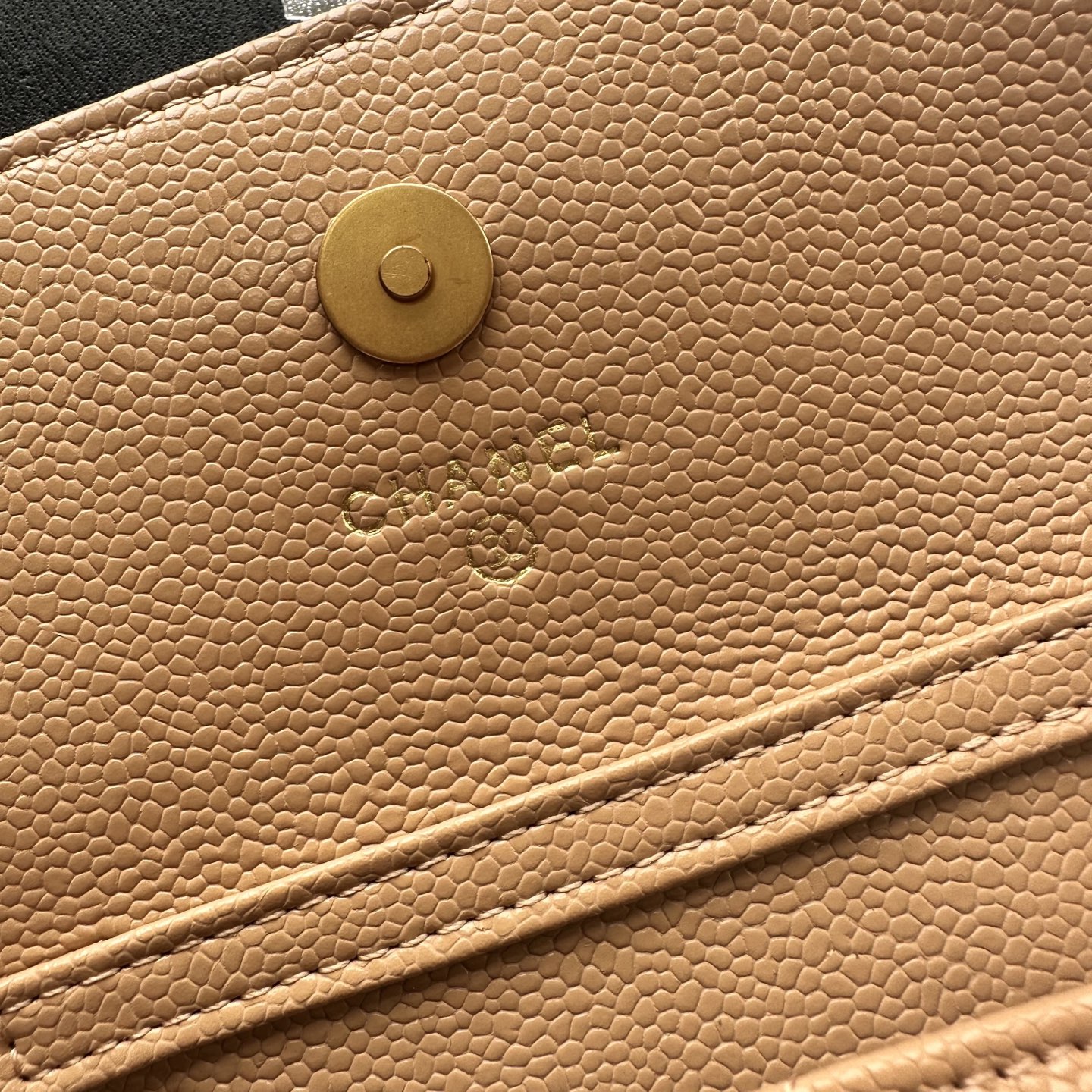 Chanel 高仿杏色口蓋包 荔枝紋皮革金扣鏈條款｜歐美奢侈品精品推薦