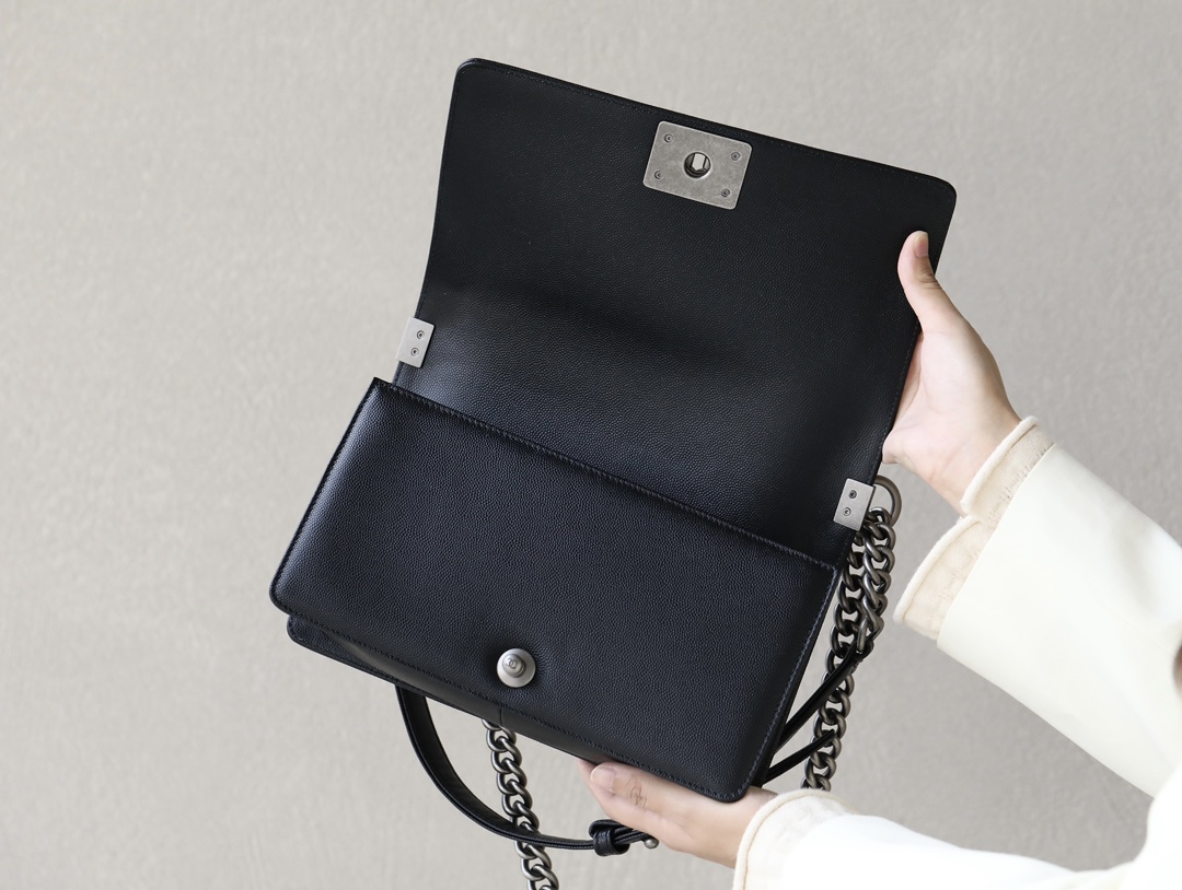 Chanel 高仿Boy包 黑色菱格紋銀扣粗鏈肩背包｜歐美奢侈品精品推薦