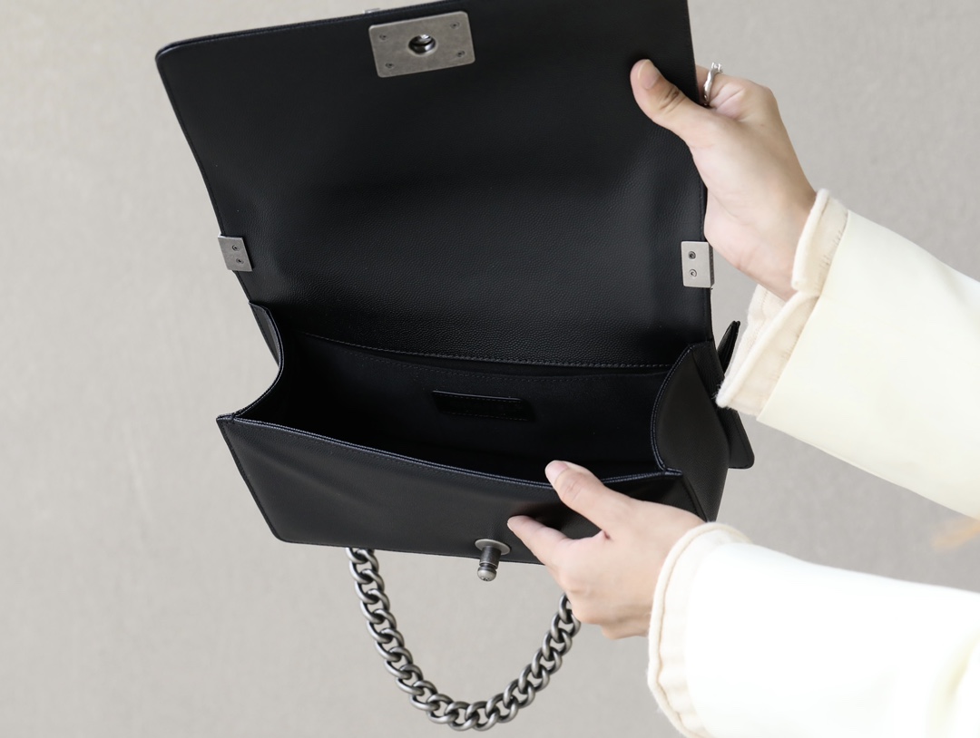 Chanel 高仿Boy包 黑色菱格紋銀扣粗鏈肩背包｜歐美奢侈品精品推薦