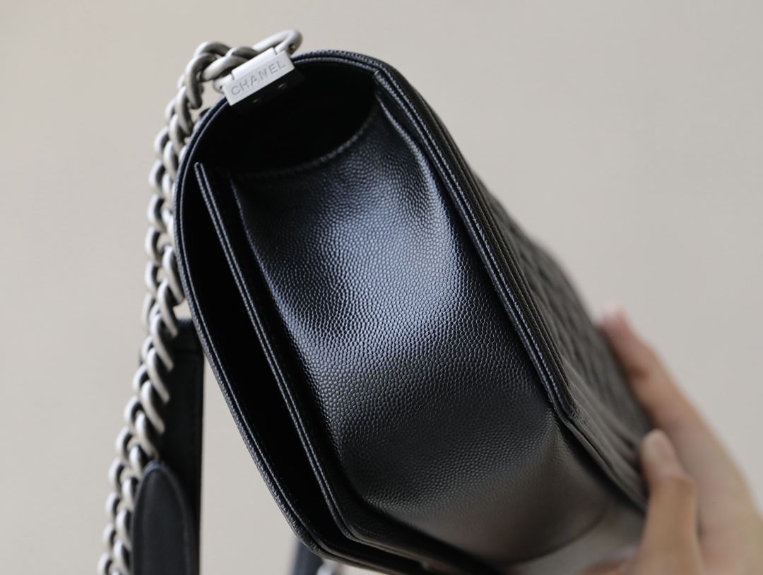 Chanel 高仿Boy包 黑色菱格紋銀扣粗鏈肩背包｜歐美奢侈品精品推薦