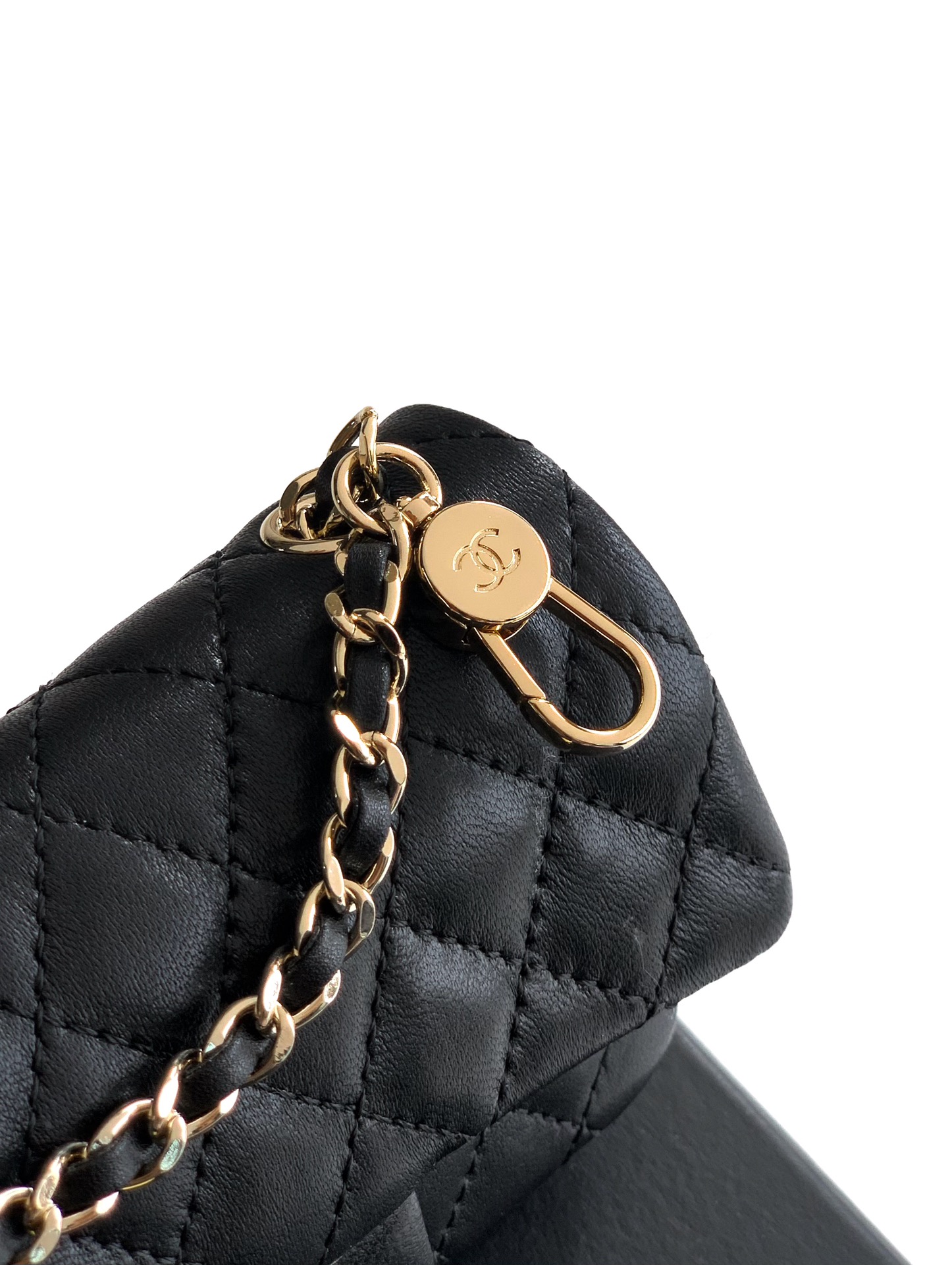 Chanel 一比一迷你口蓋包 黑色小羊皮心型吊飾鏈條包｜歐美奢侈品精品推薦