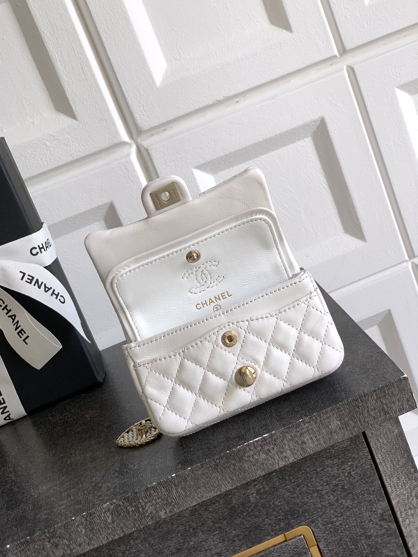 Chanel 精品仿製迷你口蓋包 白色小羊皮心型吊飾鏈條包｜歐美奢侈品精品推薦