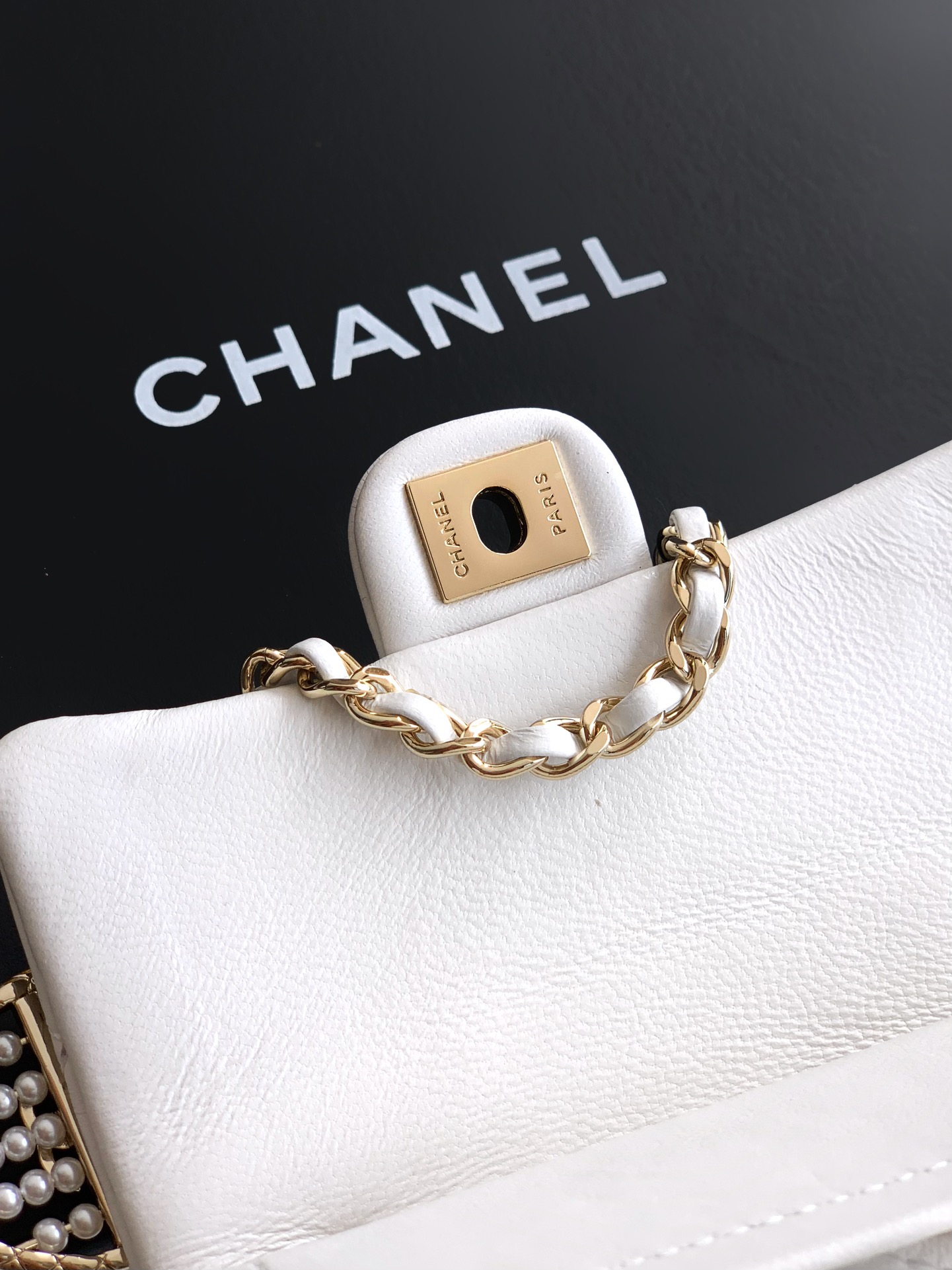 Chanel 精品仿製迷你口蓋包 白色小羊皮心型吊飾鏈條包｜歐美奢侈品精品推薦