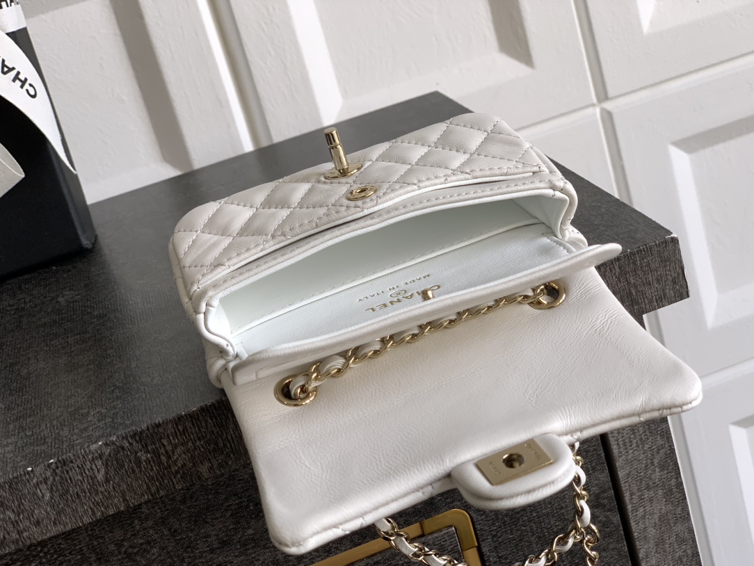 Chanel 精品仿製迷你口蓋包 白色小羊皮心型吊飾鏈條包｜歐美奢侈品精品推薦