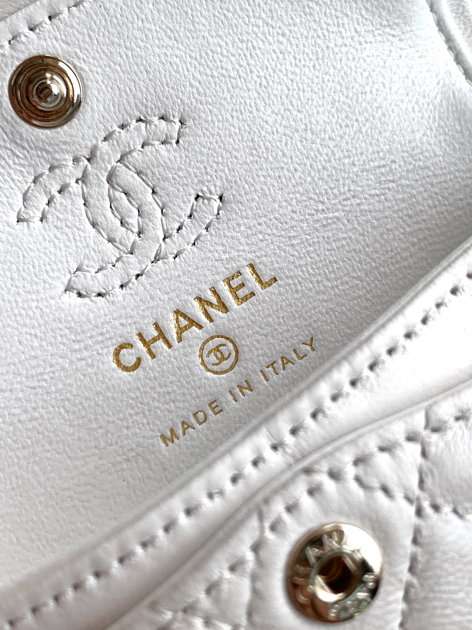 Chanel 精品仿製迷你口蓋包 白色小羊皮心型吊飾鏈條包｜歐美奢侈品精品推薦