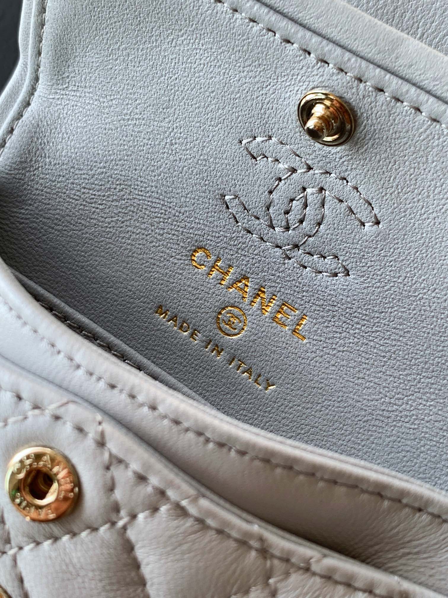 CHANEL高仿淺藍迷你口蓋包清新氣質鏈條肩背包小香風百搭款｜歐美奢侈品精品推薦