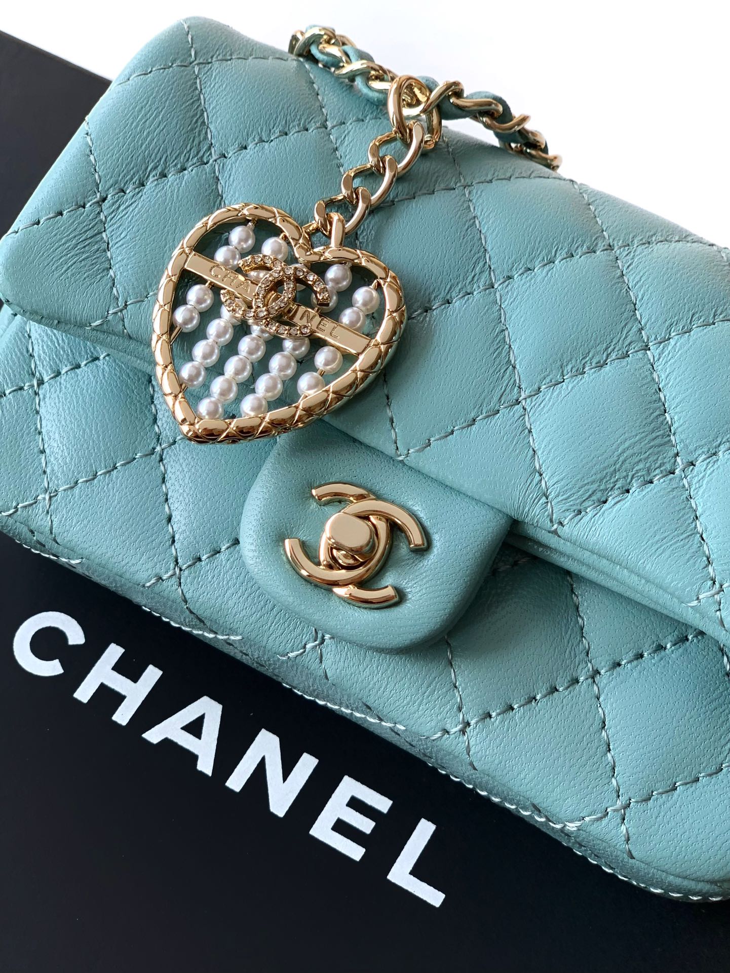 CHANEL高仿湖水綠迷你口蓋包清涼夏日鏈條肩背包小香風氣質款｜歐美奢侈品精品推薦