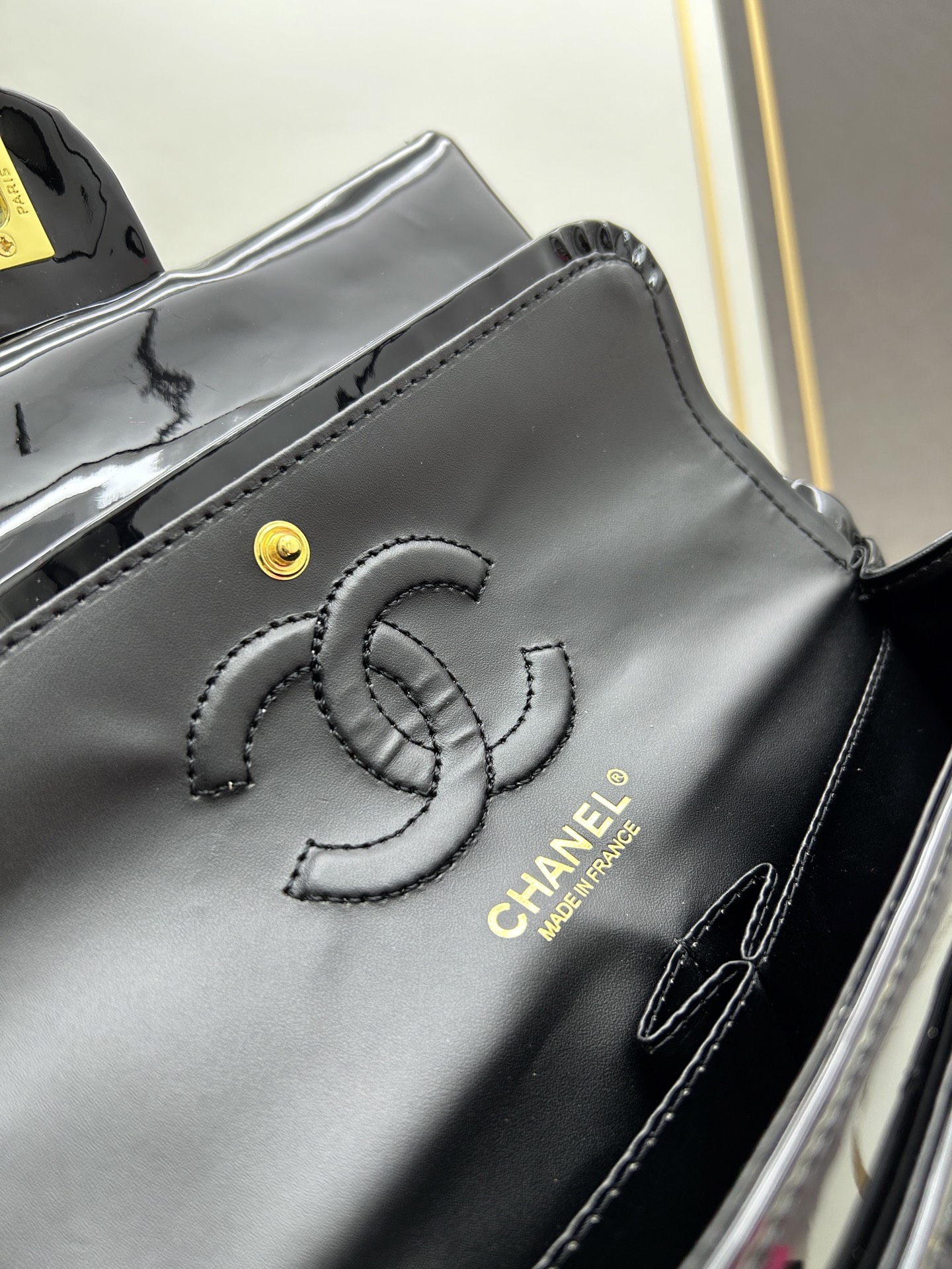 CHANEL高仿黑色漆皮中號口蓋包經典菱格鏈條肩背包復古時尚款｜歐美奢侈品精品推薦