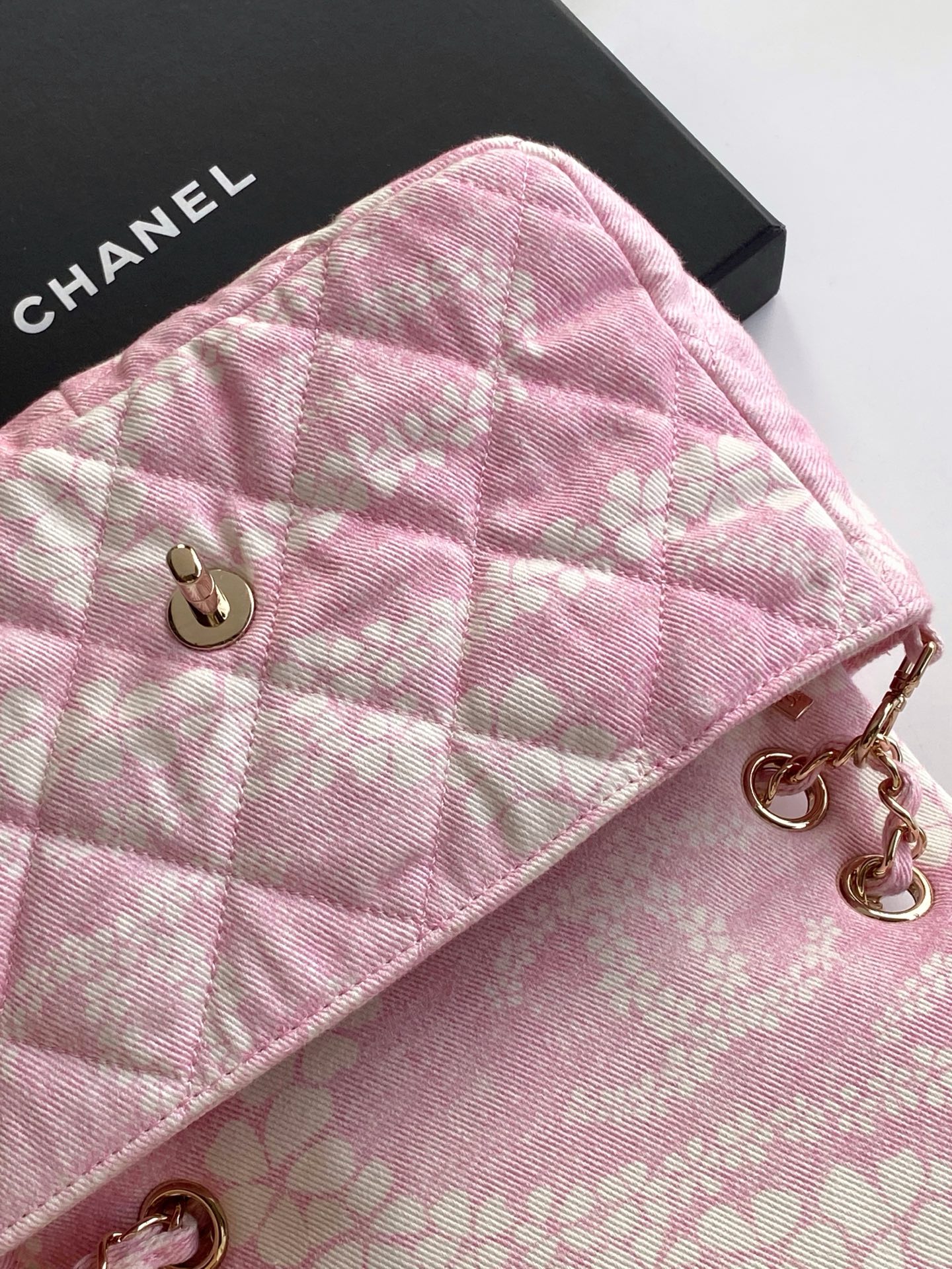 CHANEL高仿粉白織花中號口蓋包甜美氣質鏈條肩背包春夏百搭款｜歐美奢侈品精品推薦