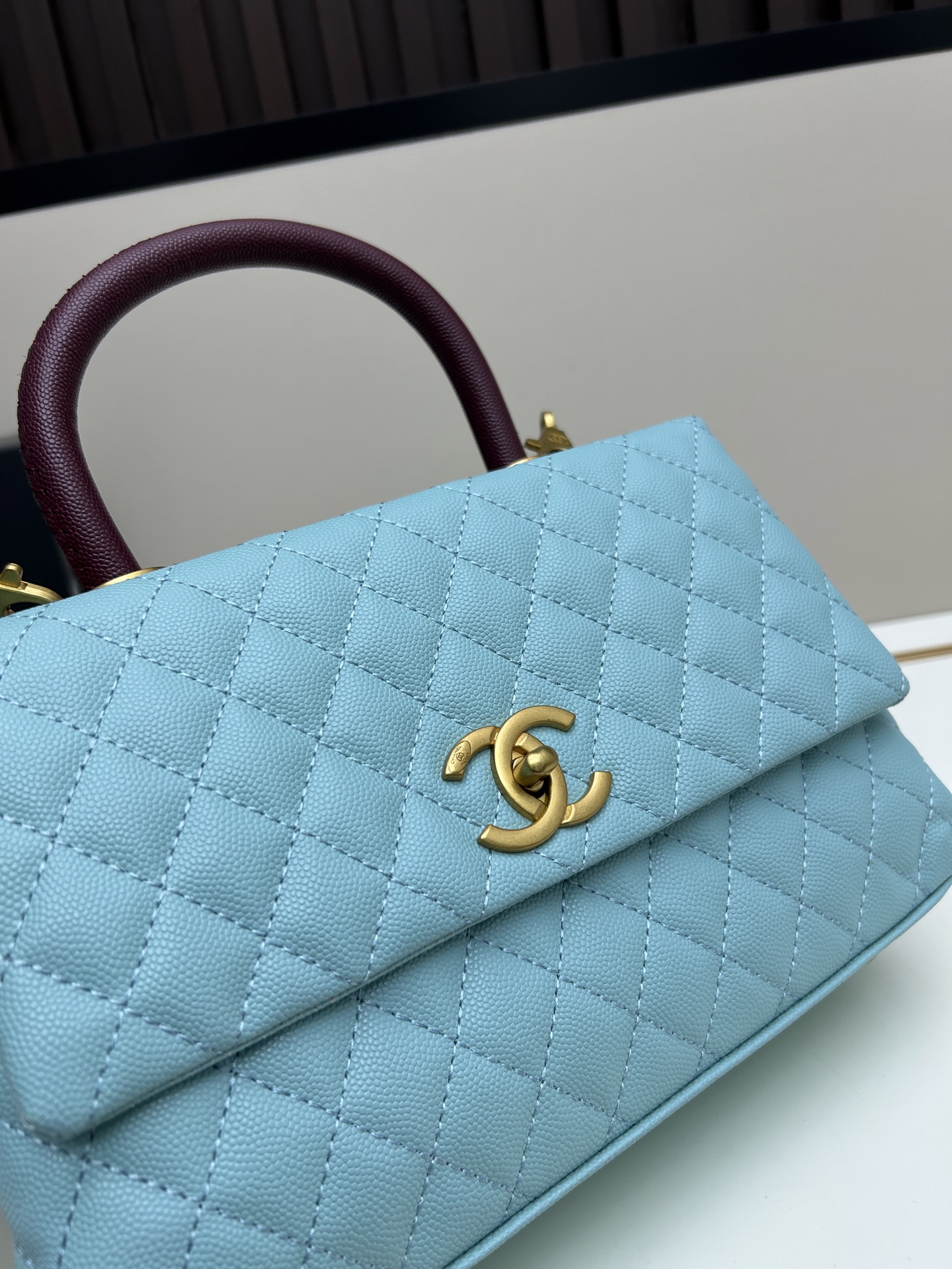 CHANEL高仿湖水藍手提鏈條口蓋包雙用時尚優雅款25cm百搭精品｜歐美奢侈品精品推薦
