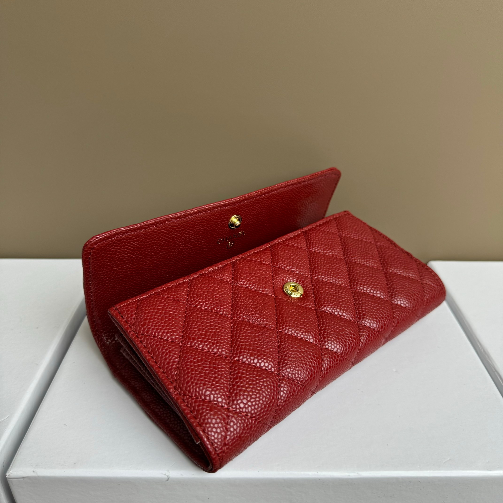 CHANEL一比一紅色荔枝皮絎縫長夾金屬雙C LOGO手拿錢包百搭經典款｜歐美奢侈品精品推薦