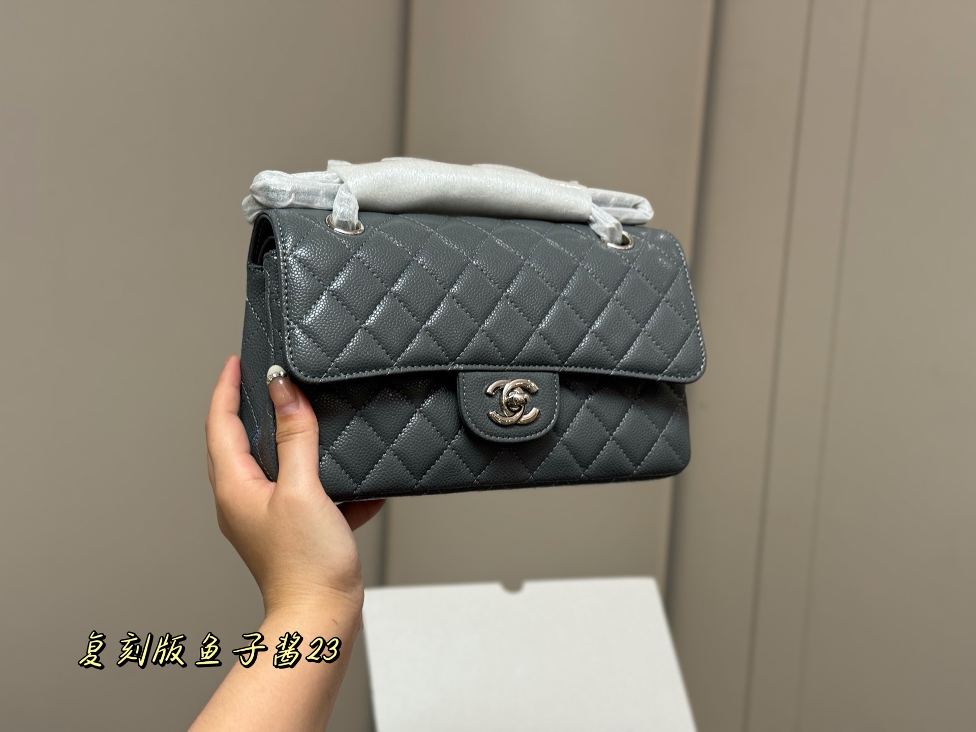 CHANEL高仿魚子醬手提包23cm 灰色女士復古鏈條包氣質百搭款｜歐美奢侈品精品推薦