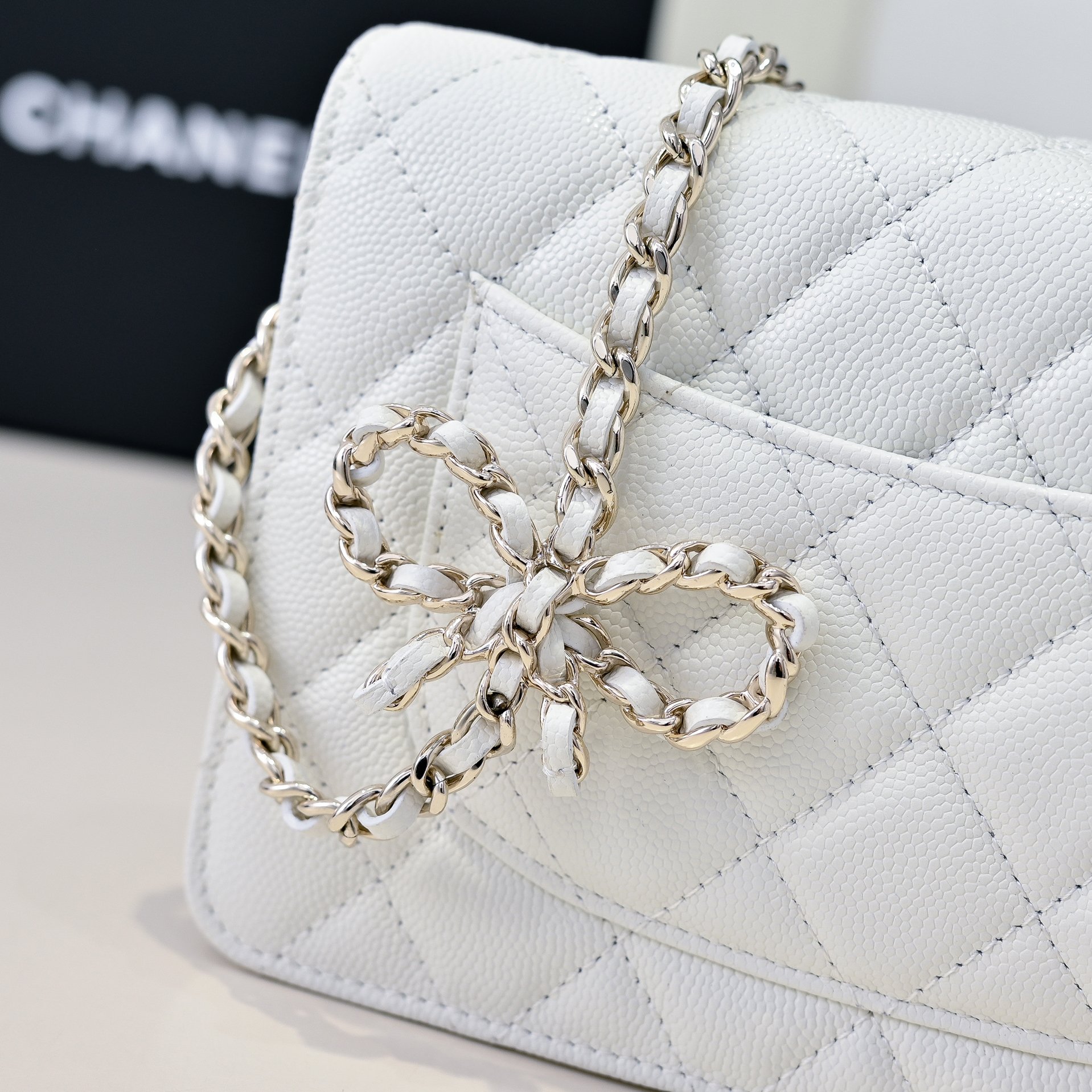 CHANEL高仿WOC蝴蝶結鏈條包 白色女士迷你菱格小香風百搭氣質款｜歐美奢侈品精品推薦