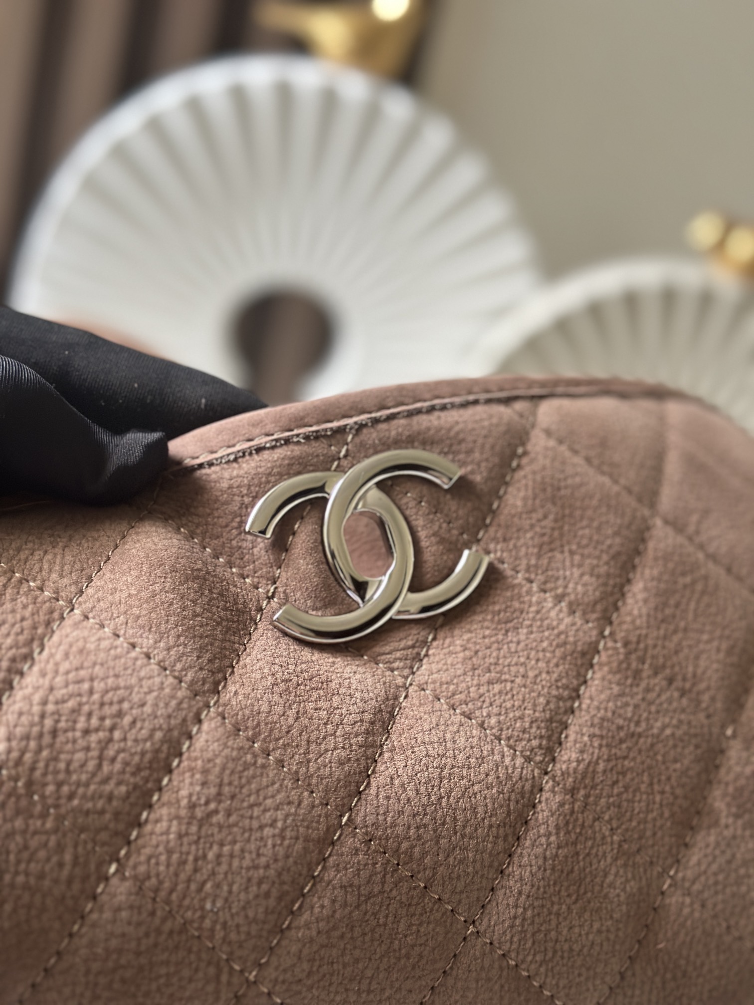 CHANEL 高仿絨面菱格口蓋包 經典雙C扣 棕色優雅手提肩背兩用款｜歐美奢侈品精品推薦