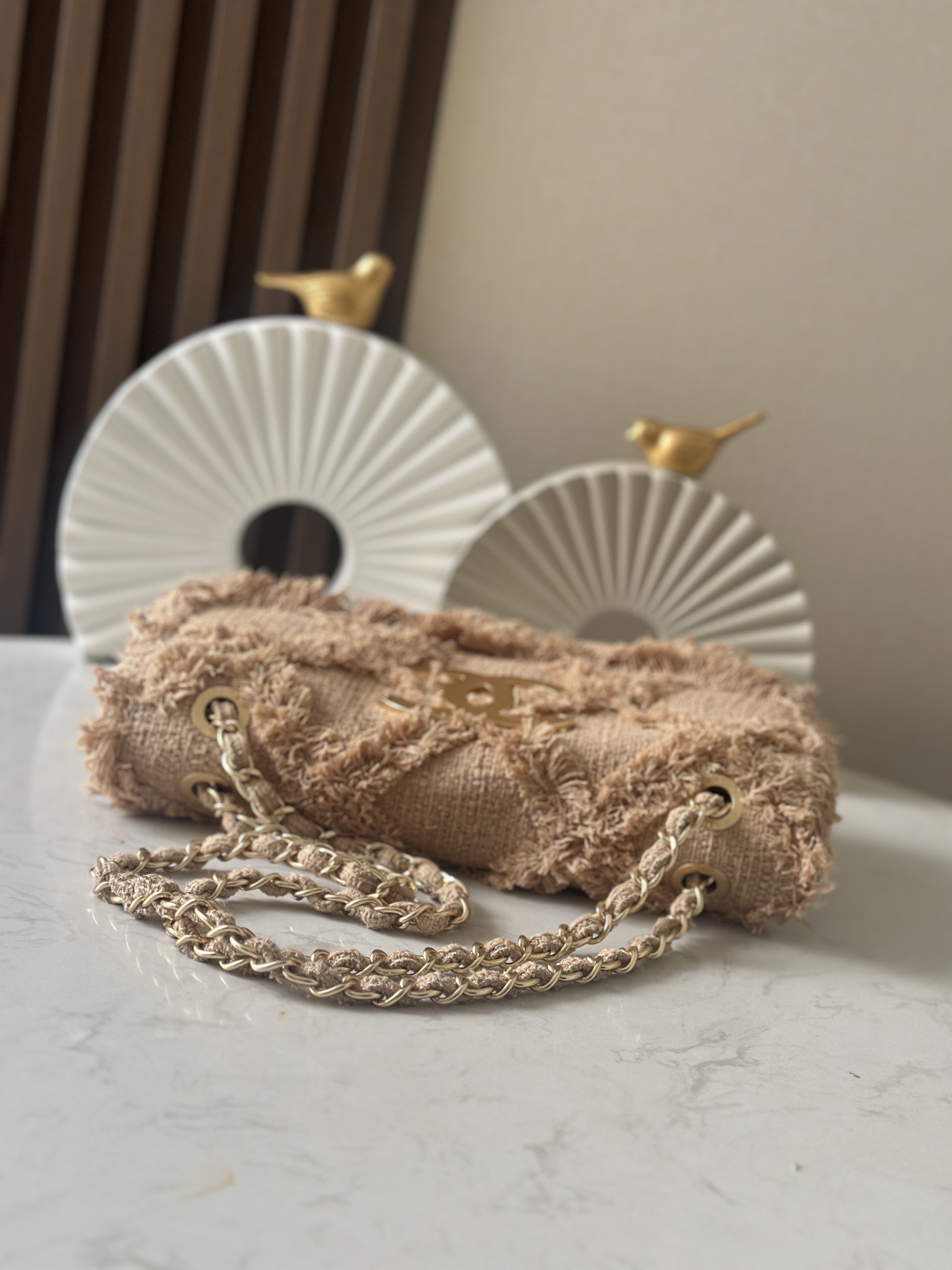 CHANEL 精品仿製流蘇編織口蓋包 大雙C扣 自然亞麻色夏日輕盈款｜歐美奢侈品精品推薦