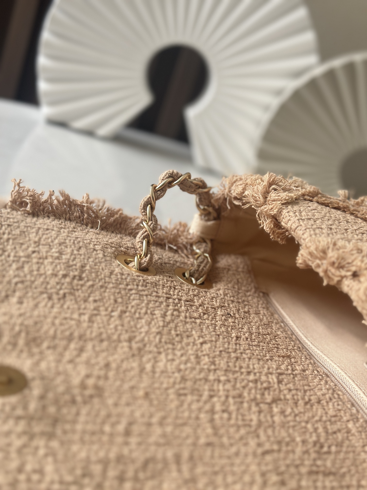 CHANEL 精品仿製流蘇編織口蓋包 大雙C扣 自然亞麻色夏日輕盈款｜歐美奢侈品精品推薦
