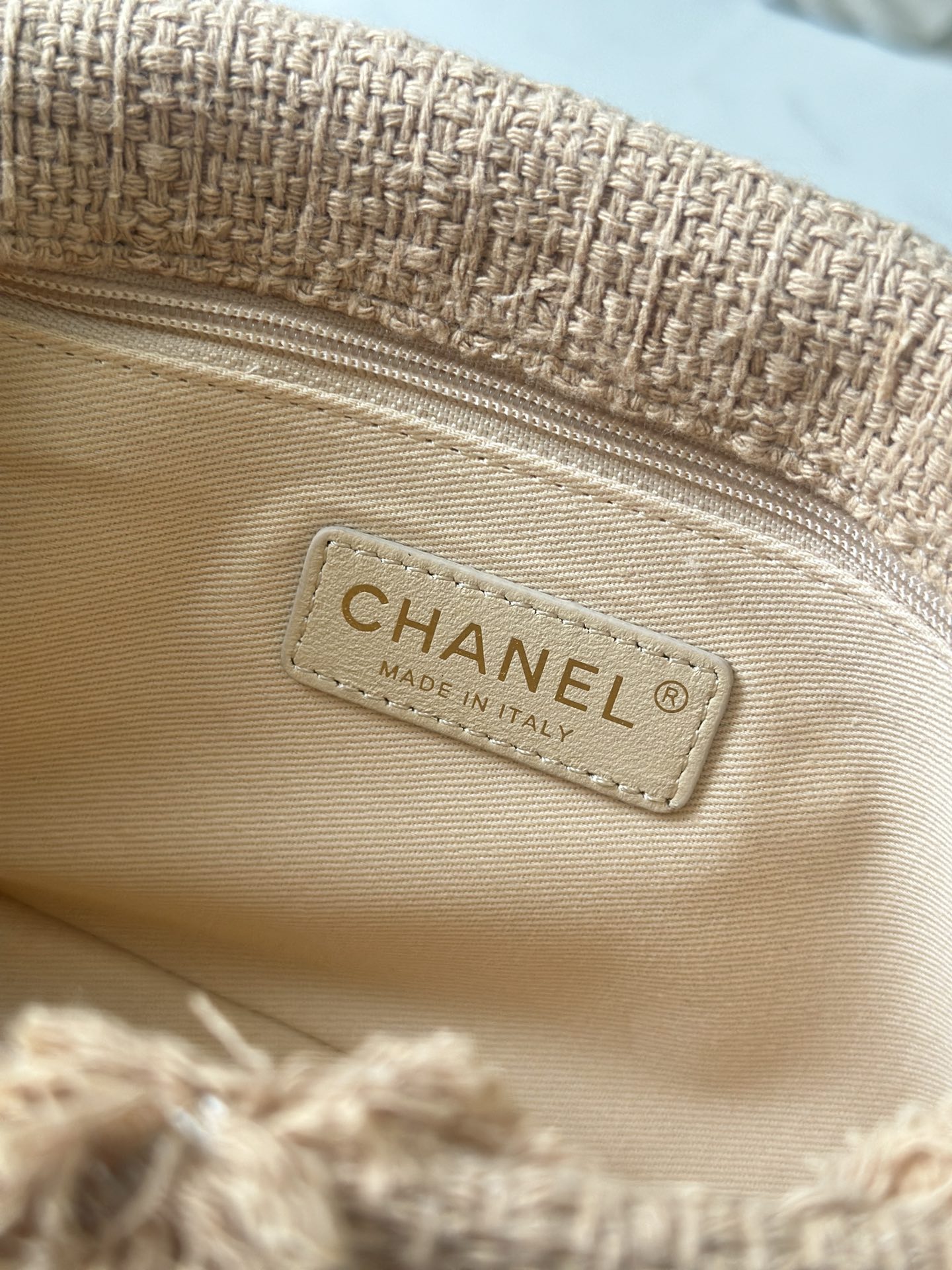 CHANEL 精品仿製流蘇編織口蓋包 大雙C扣 自然亞麻色夏日輕盈款｜歐美奢侈品精品推薦