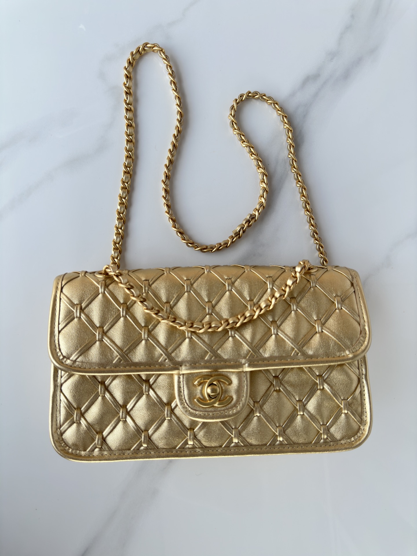 CHANEL 高仿金色菱格迷你鏈條包 雙C扣華麗造型 亮眼派對必備款｜歐美奢侈品精品推薦