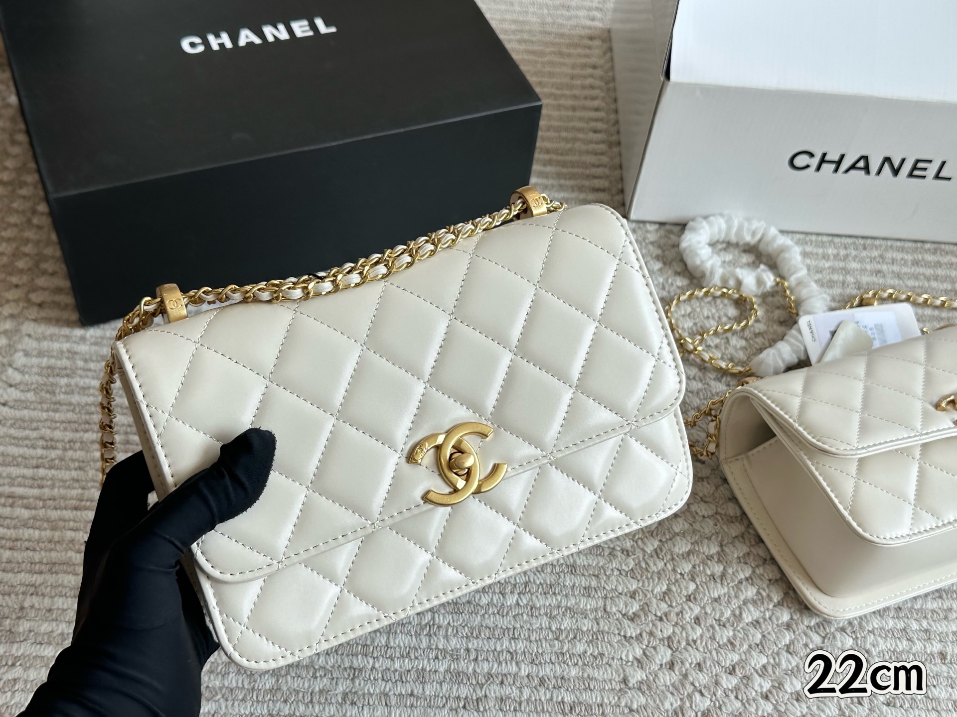 CHANEL高仿經典口蓋包22cm 女士米白鏈條包優雅百搭復古奢華款｜歐美奢侈品精品推薦