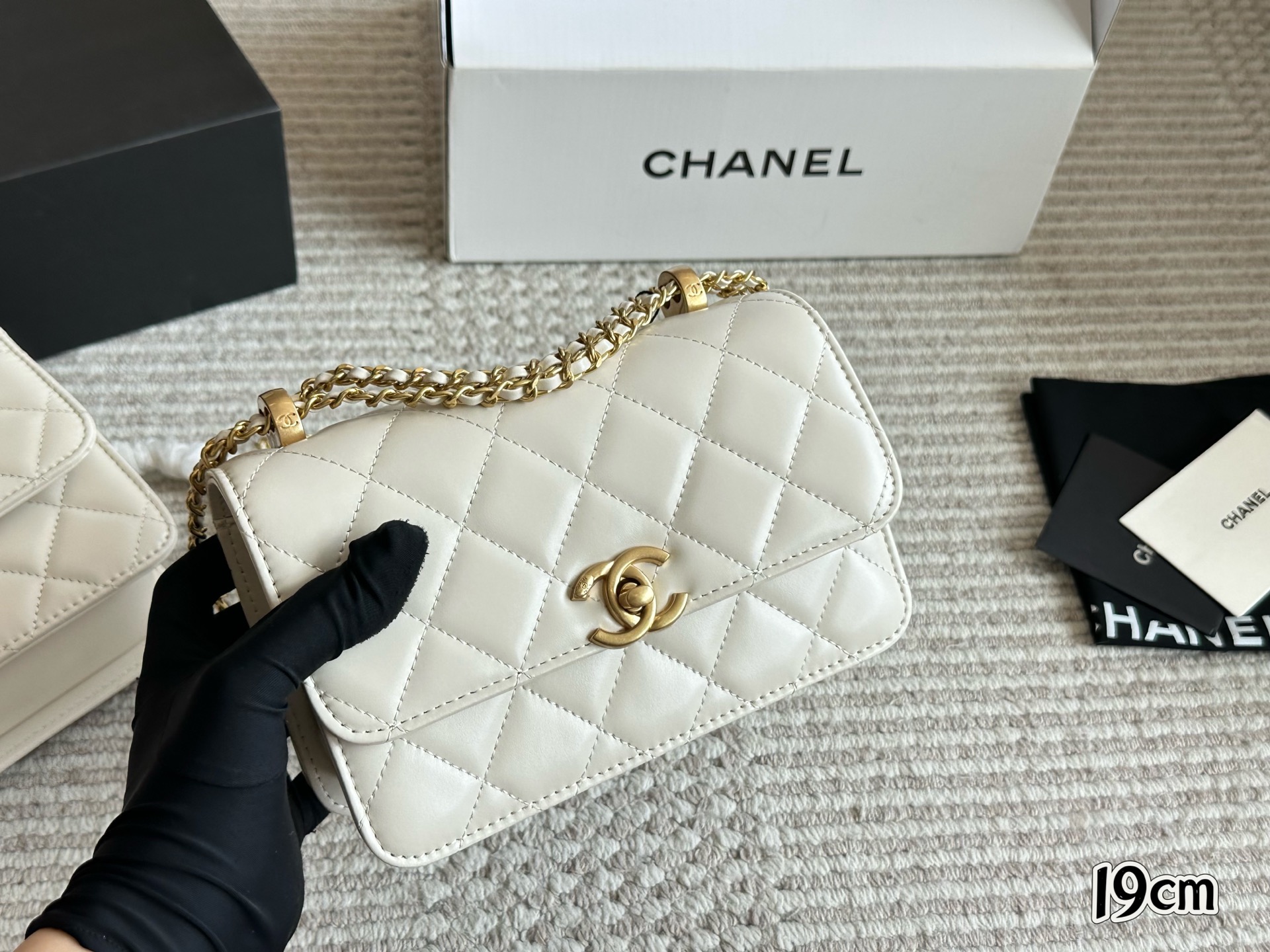 CHANEL高仿經典口蓋包22cm 女士米白鏈條包優雅百搭復古奢華款｜歐美奢侈品精品推薦