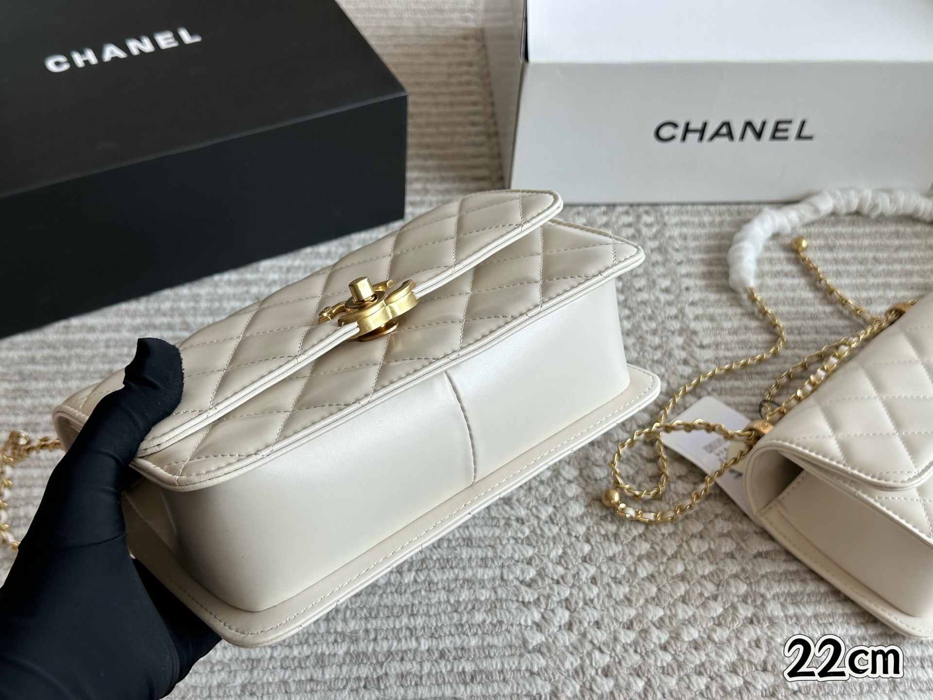 CHANEL高仿經典口蓋包22cm 女士米白鏈條包優雅百搭復古奢華款｜歐美奢侈品精品推薦