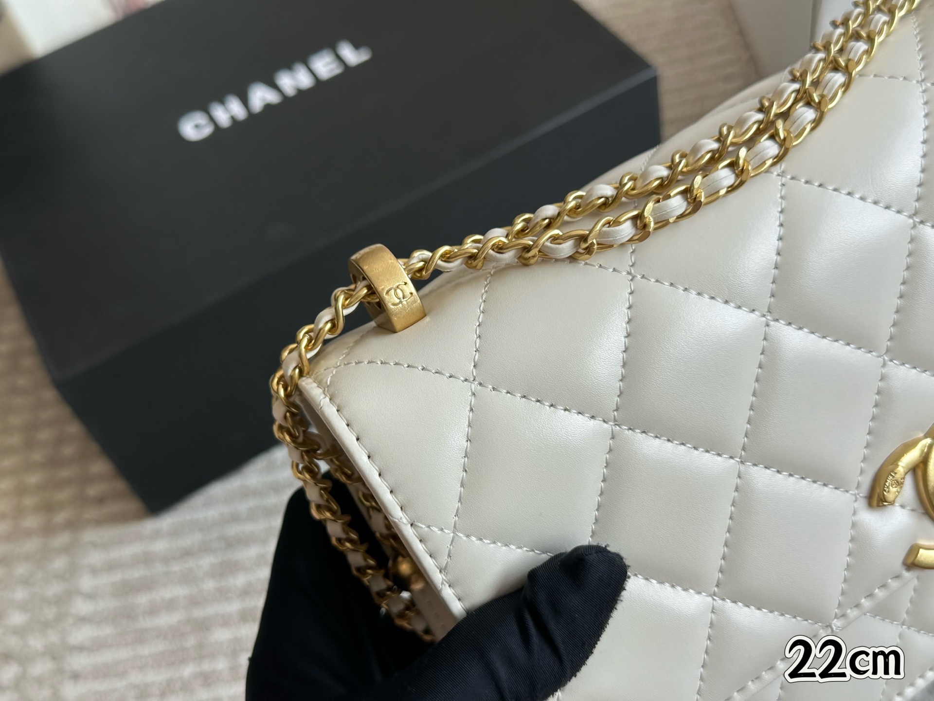 CHANEL高仿經典口蓋包22cm 女士米白鏈條包優雅百搭復古奢華款｜歐美奢侈品精品推薦