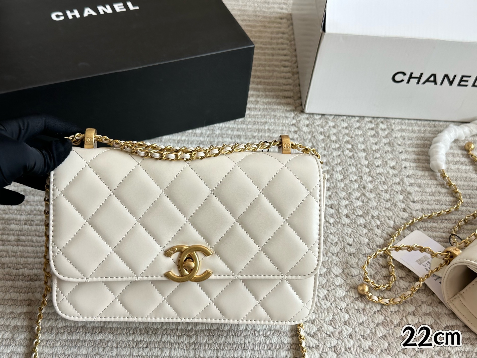 CHANEL高仿經典口蓋包22cm 女士米白鏈條包優雅百搭復古奢華款｜歐美奢侈品精品推薦