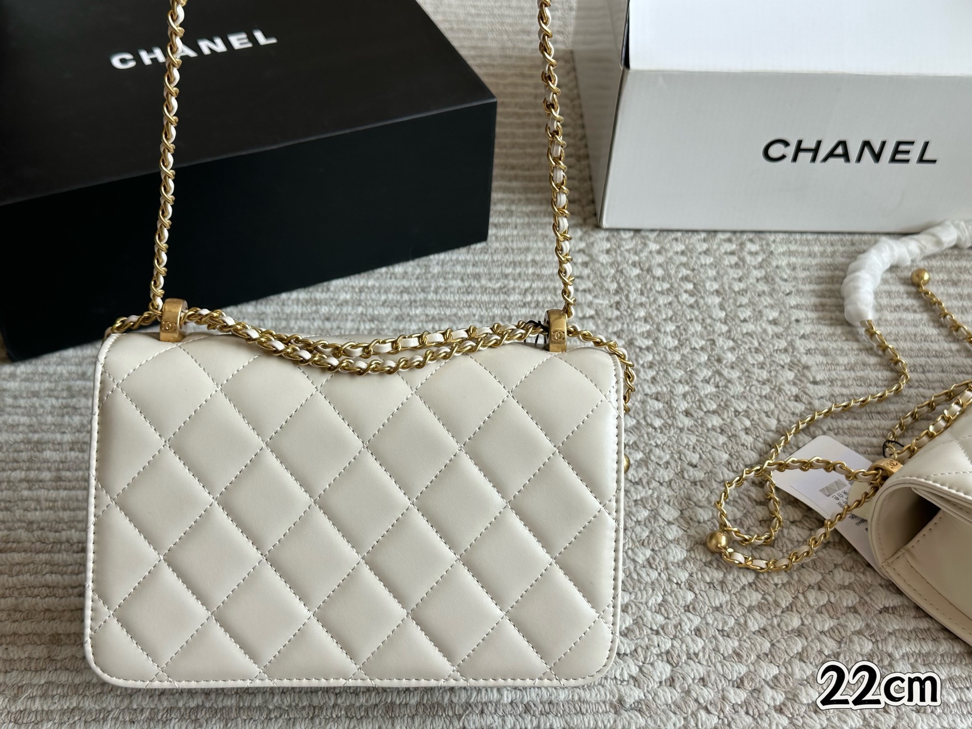 CHANEL高仿經典口蓋包22cm 女士米白鏈條包優雅百搭復古奢華款｜歐美奢侈品精品推薦