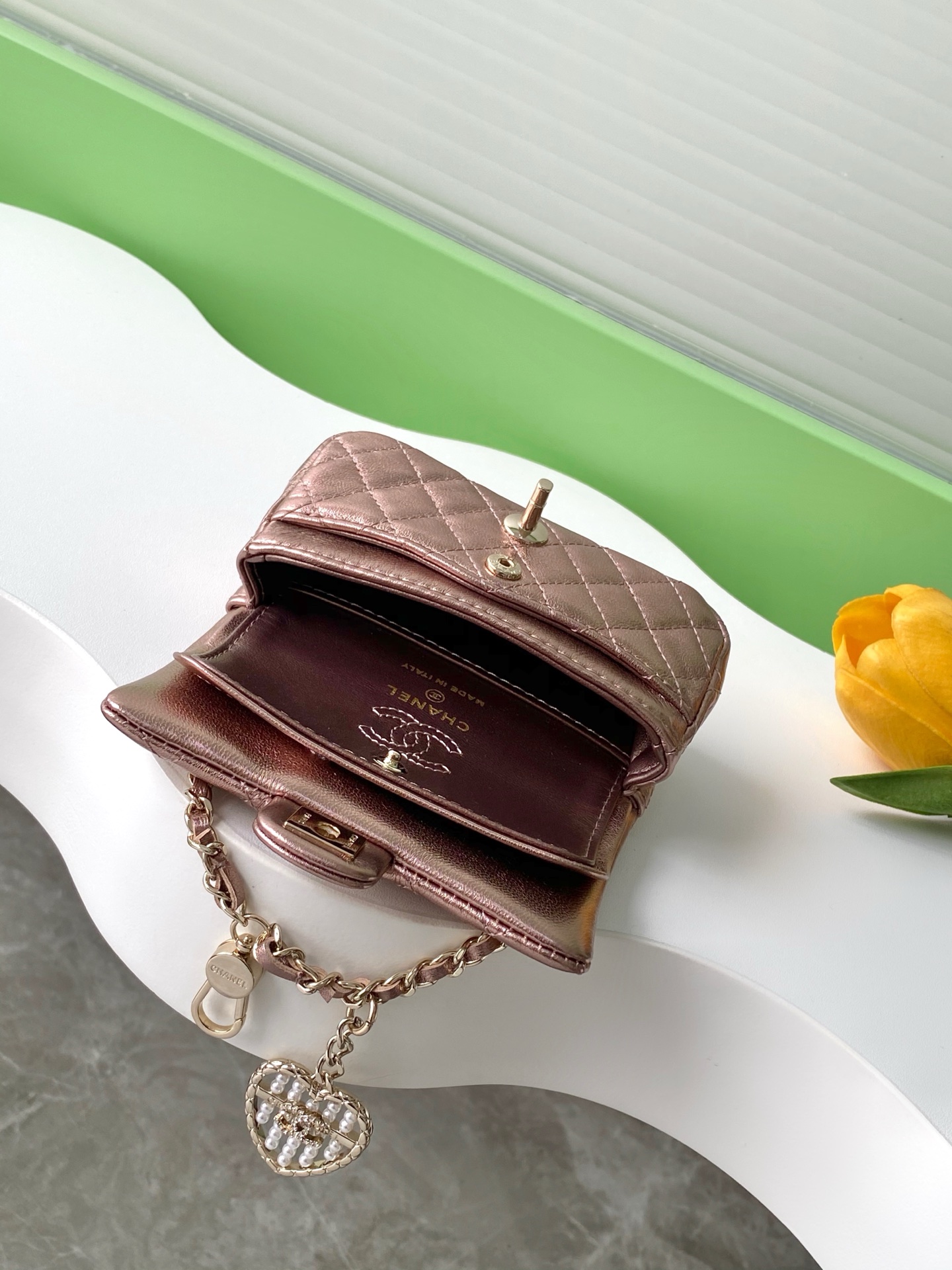 CHANEL 一比一 Classic Flap 粉金經典口蓋包 珍珠心吊飾款｜歐美奢侈品精品推薦