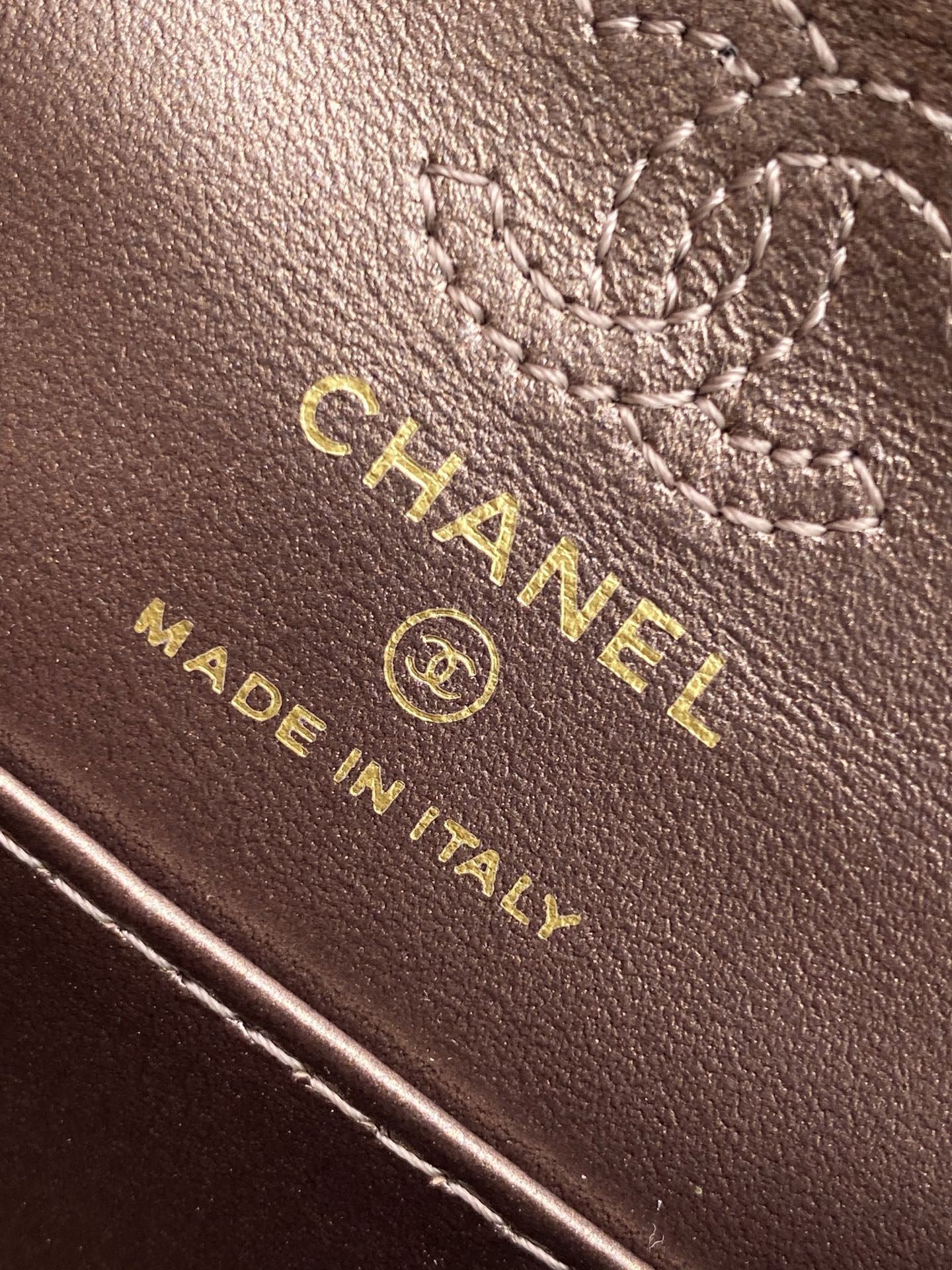 CHANEL 一比一 Classic Flap 粉金經典口蓋包 珍珠心吊飾款｜歐美奢侈品精品推薦