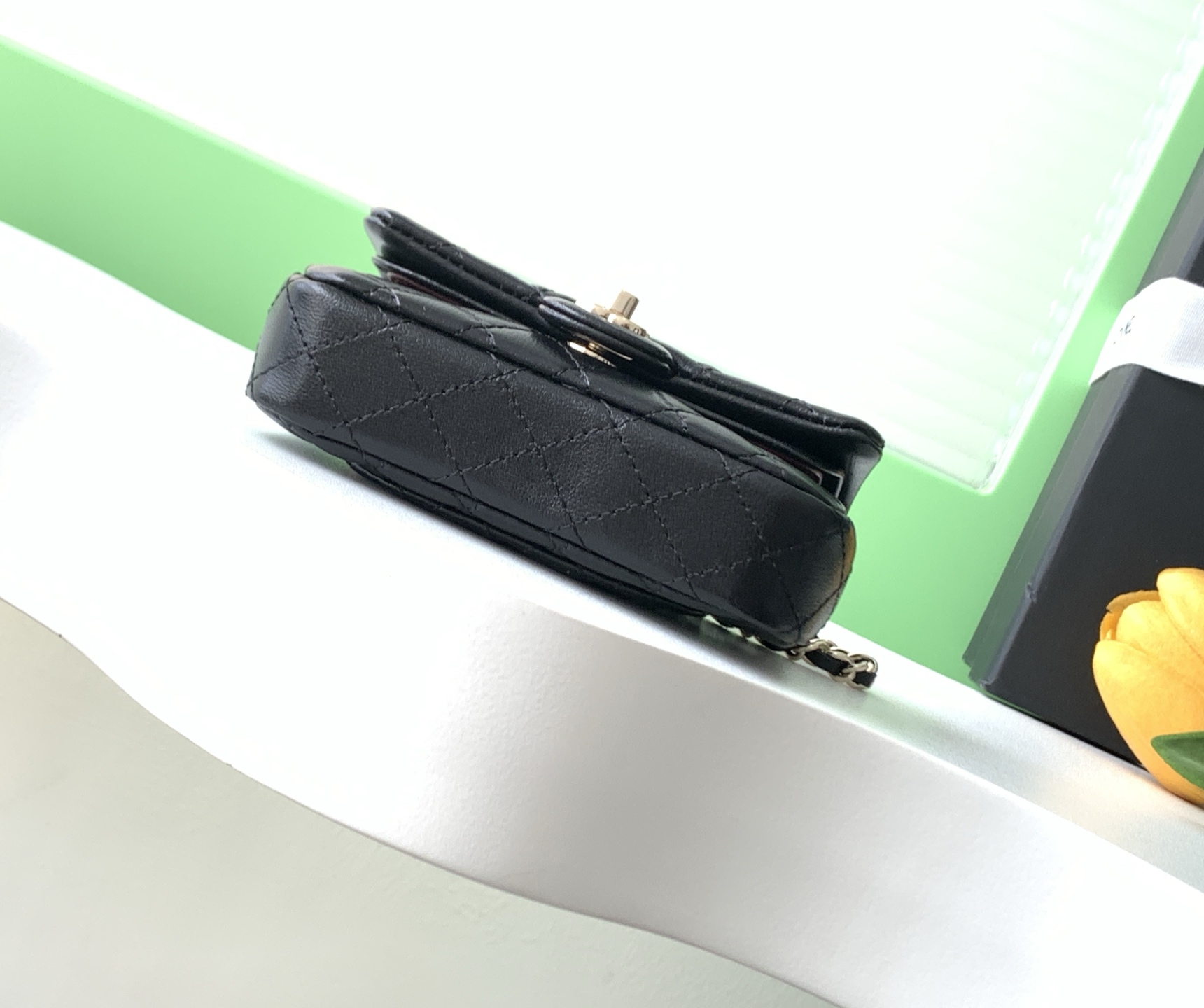 CHANEL 高仿 Classic Flap 黑色經典口蓋包 珍珠心吊飾｜歐美奢侈品精品推薦