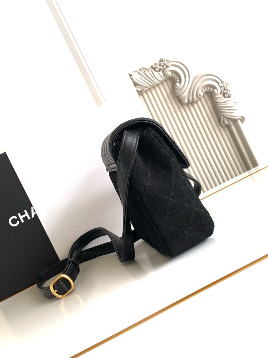 CHANEL 一比一 小號翻蓋黑色斜背包 經典菱格紋金扣設計｜歐美奢侈品精品推薦