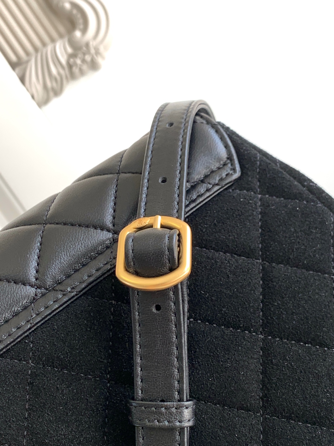 CHANEL 一比一 小號翻蓋黑色斜背包 經典菱格紋金扣設計｜歐美奢侈品精品推薦