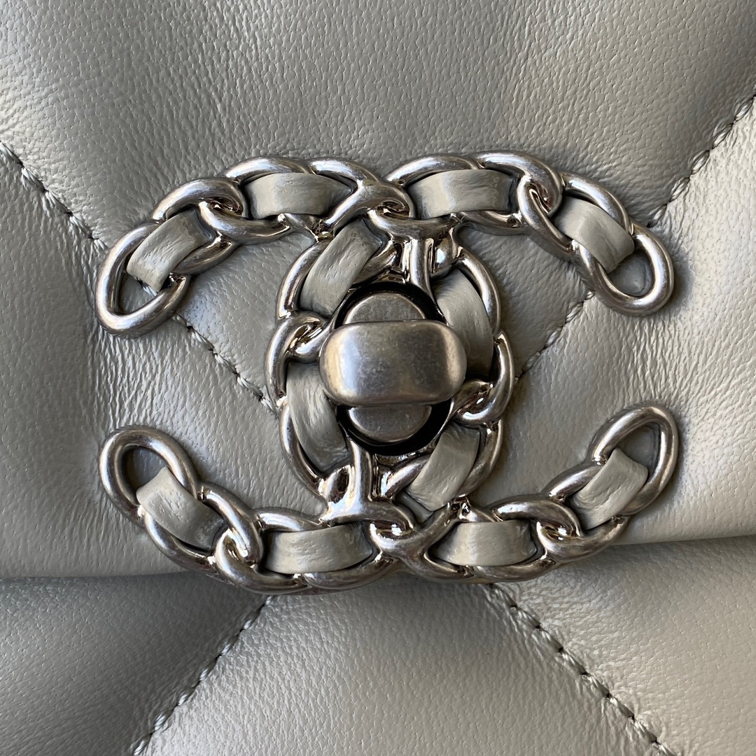 CHANEL 高仿 19 系列口蓋包 灰色羊皮鏈條設計｜歐美奢侈品精品推薦