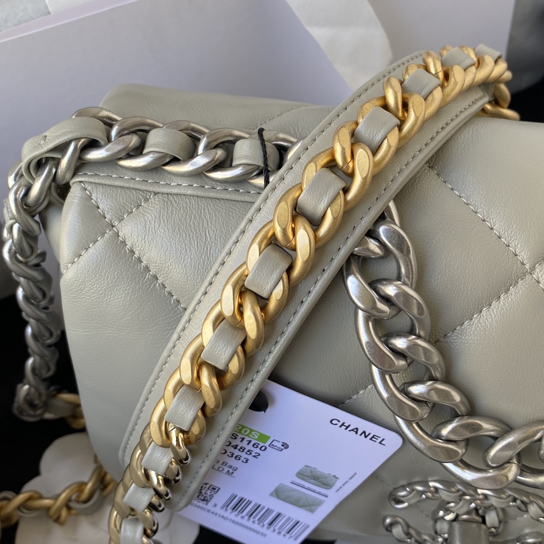 CHANEL 高仿 19 系列口蓋包 灰色羊皮鏈條設計｜歐美奢侈品精品推薦
