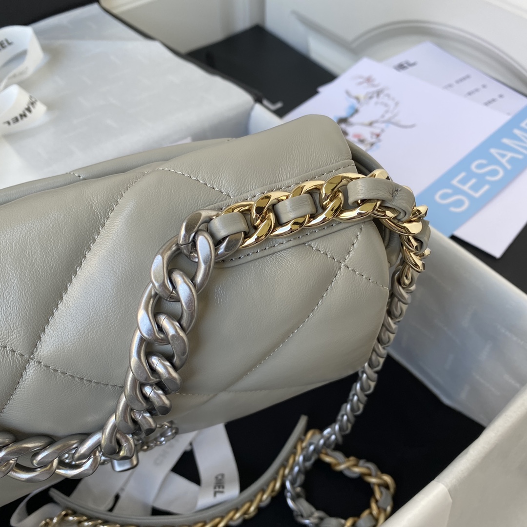 CHANEL 高仿 19 系列口蓋包 灰色羊皮鏈條設計｜歐美奢侈品精品推薦