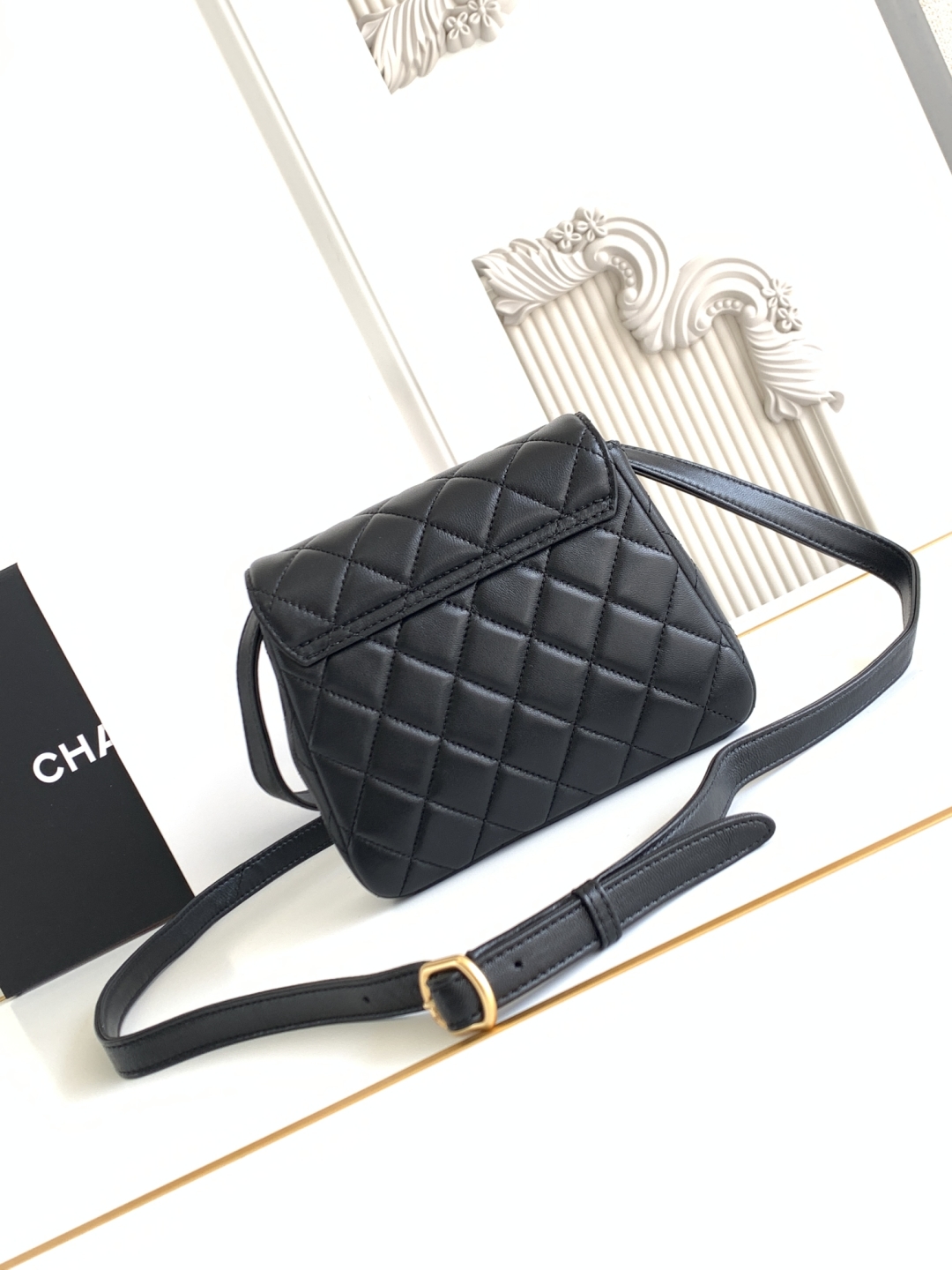 CHANEL 高仿 經典菱格紋小方包 黑色小牛皮 金扣設計｜歐美奢侈品精品推薦