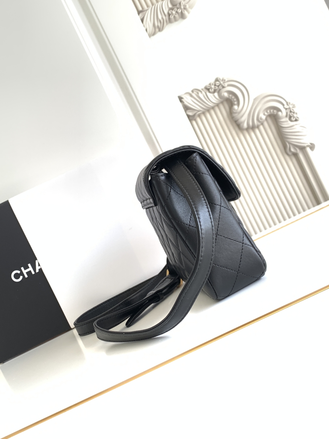 CHANEL 高仿 經典菱格紋小方包 黑色小牛皮 金扣設計｜歐美奢侈品精品推薦