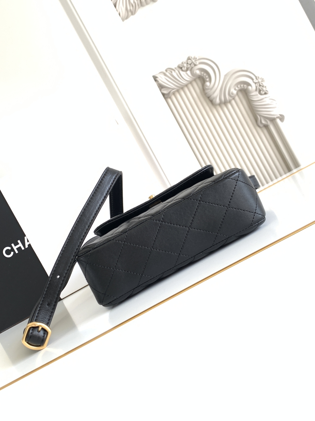 CHANEL 高仿 經典菱格紋小方包 黑色小牛皮 金扣設計｜歐美奢侈品精品推薦