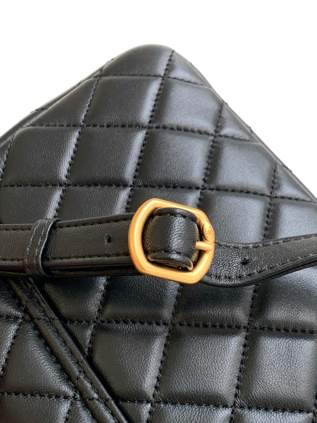 CHANEL 高仿 經典菱格紋小方包 黑色小牛皮 金扣設計｜歐美奢侈品精品推薦