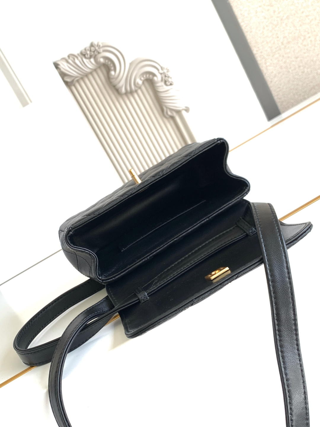 CHANEL 高仿 經典菱格紋小方包 黑色小牛皮 金扣設計｜歐美奢侈品精品推薦