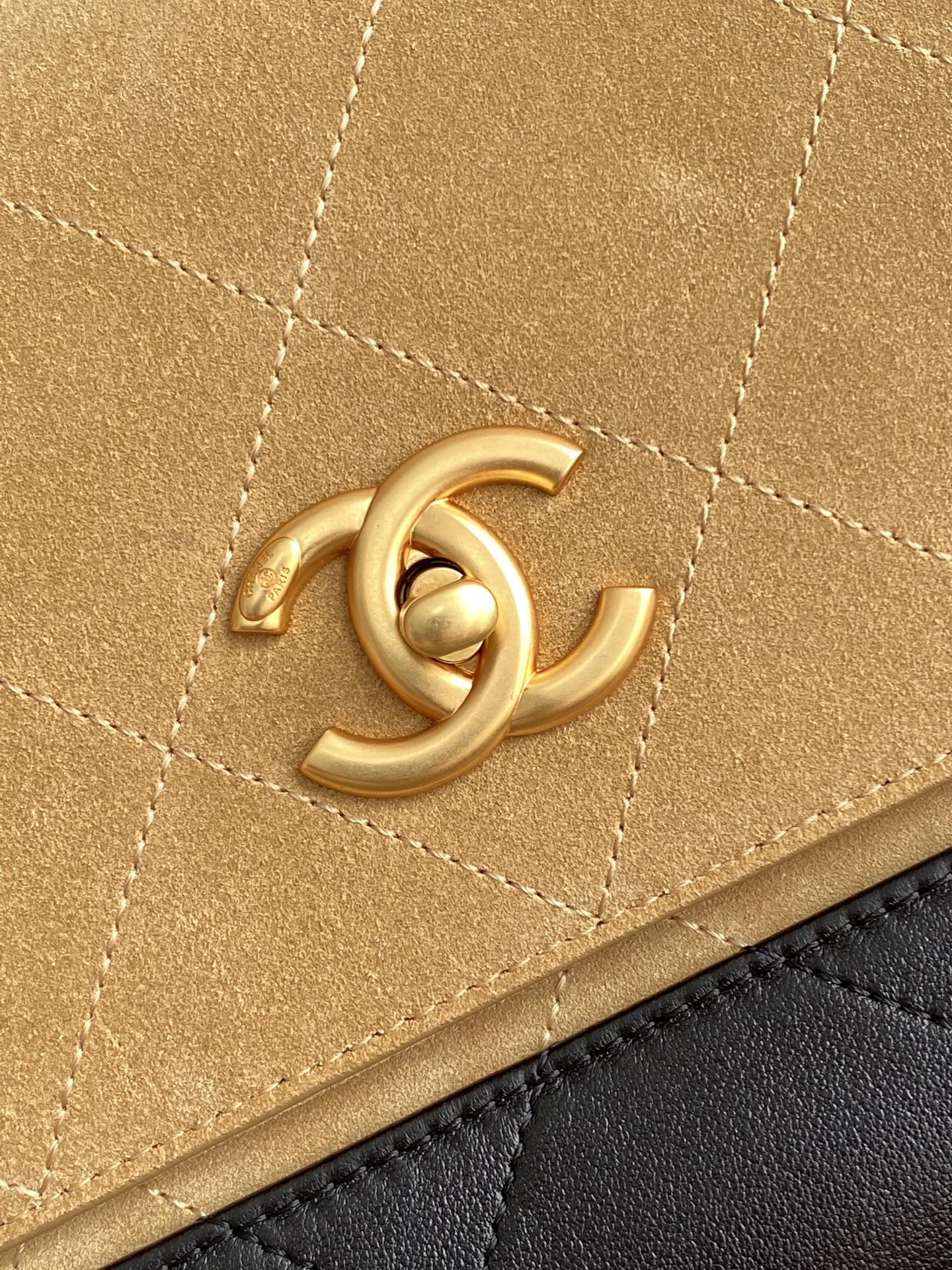 CHANEL 高仿 麂皮拼接手提鏈條包 黑棕配色 經典優雅｜歐美奢侈品精品推薦