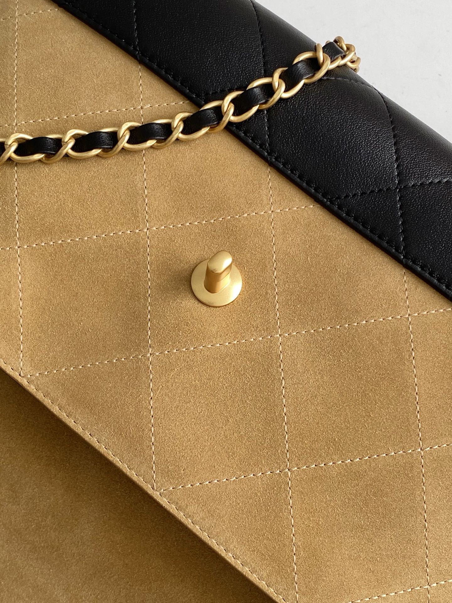 CHANEL 高仿 麂皮拼接手提鏈條包 黑棕配色 經典優雅｜歐美奢侈品精品推薦