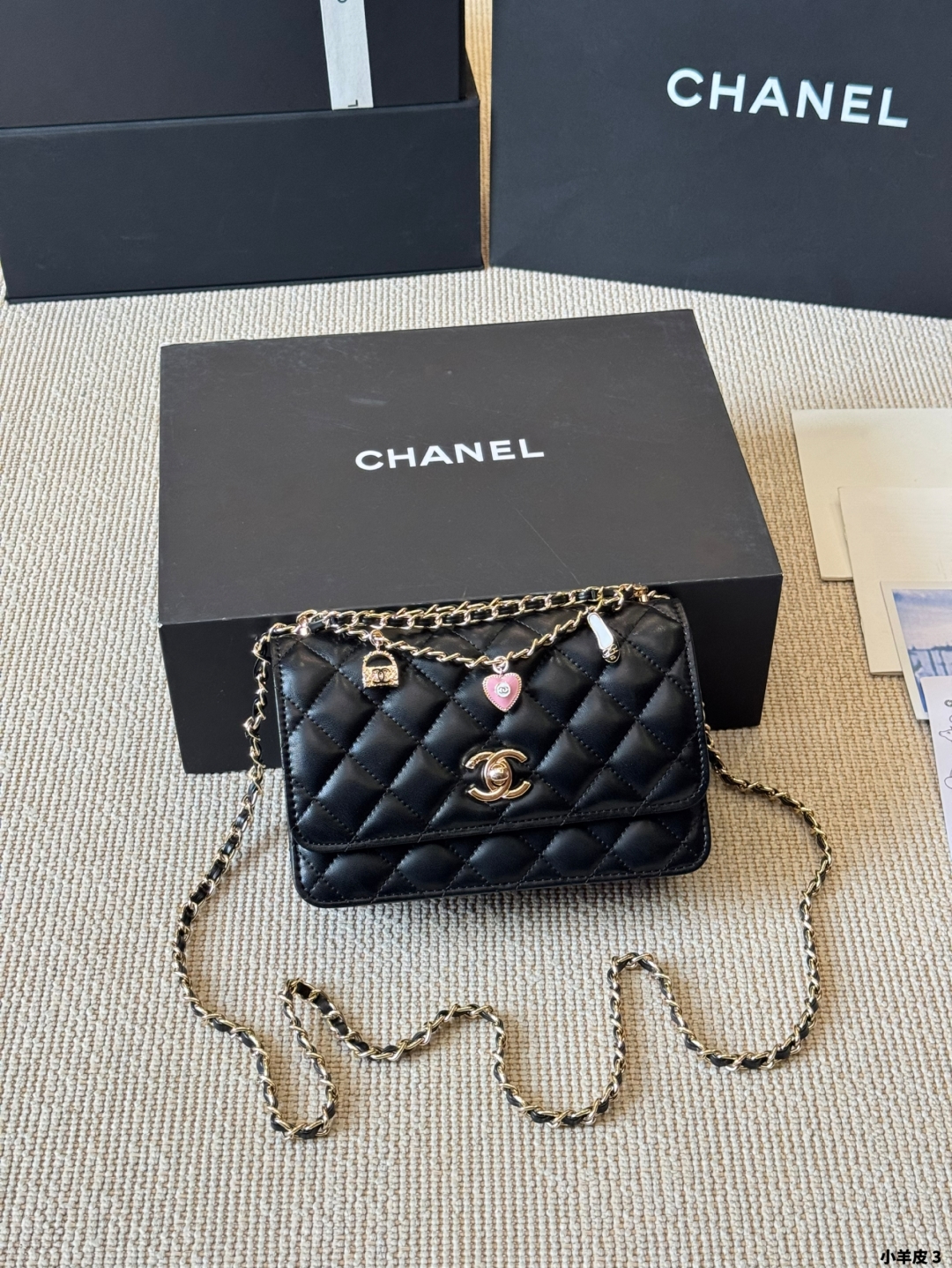 Chanel 高仿黑色小羊皮掛飾鏈條迷你單肩包｜歐美奢侈品精品推薦