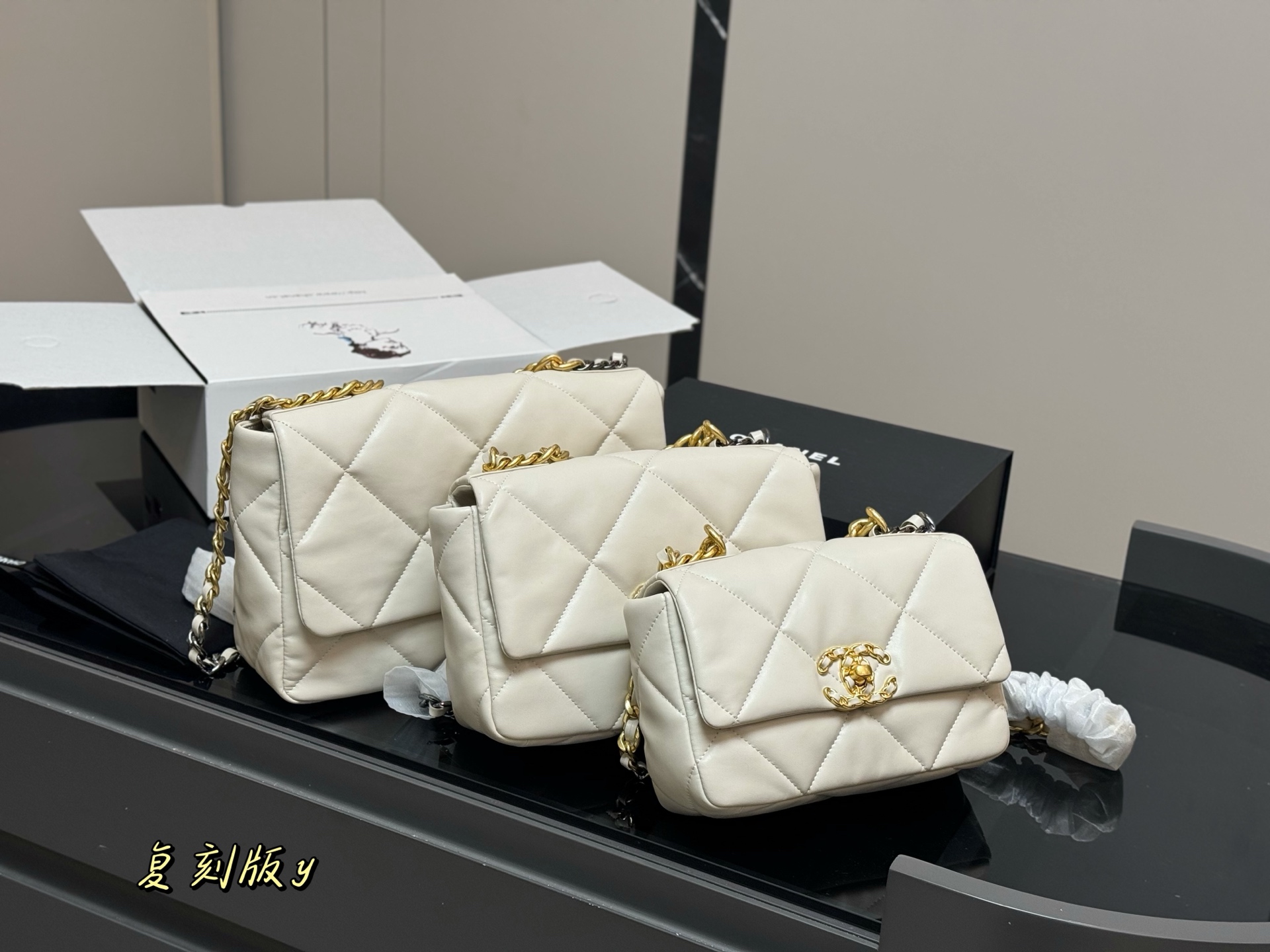 Chanel 高仿奶白色復刻版 19 珍珠鏈條翻蓋包