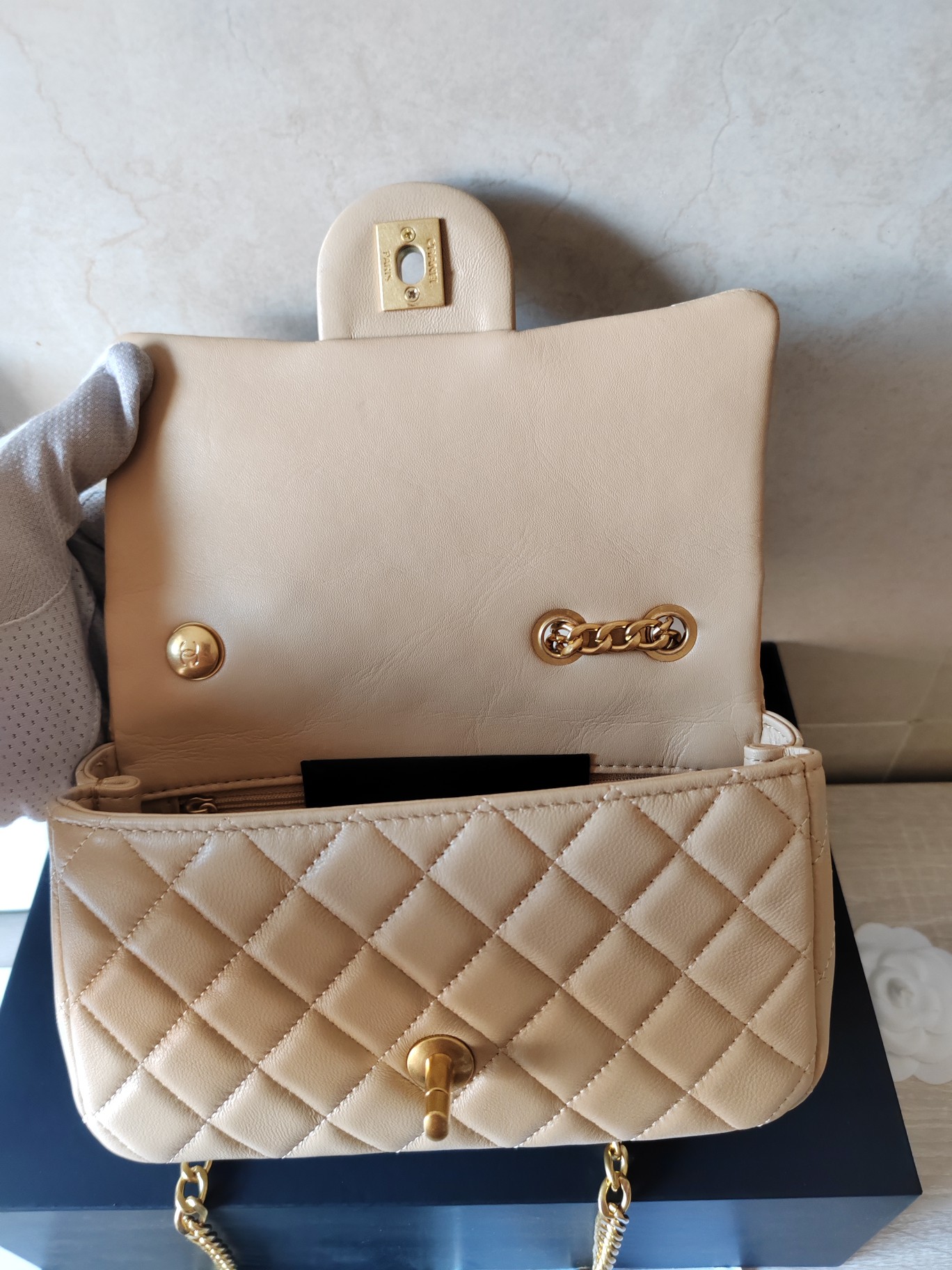 CHANEL 高仿香檳米色菱格鏈條單肩包 經典雙C復古氣質款｜歐美奢侈品精品推薦